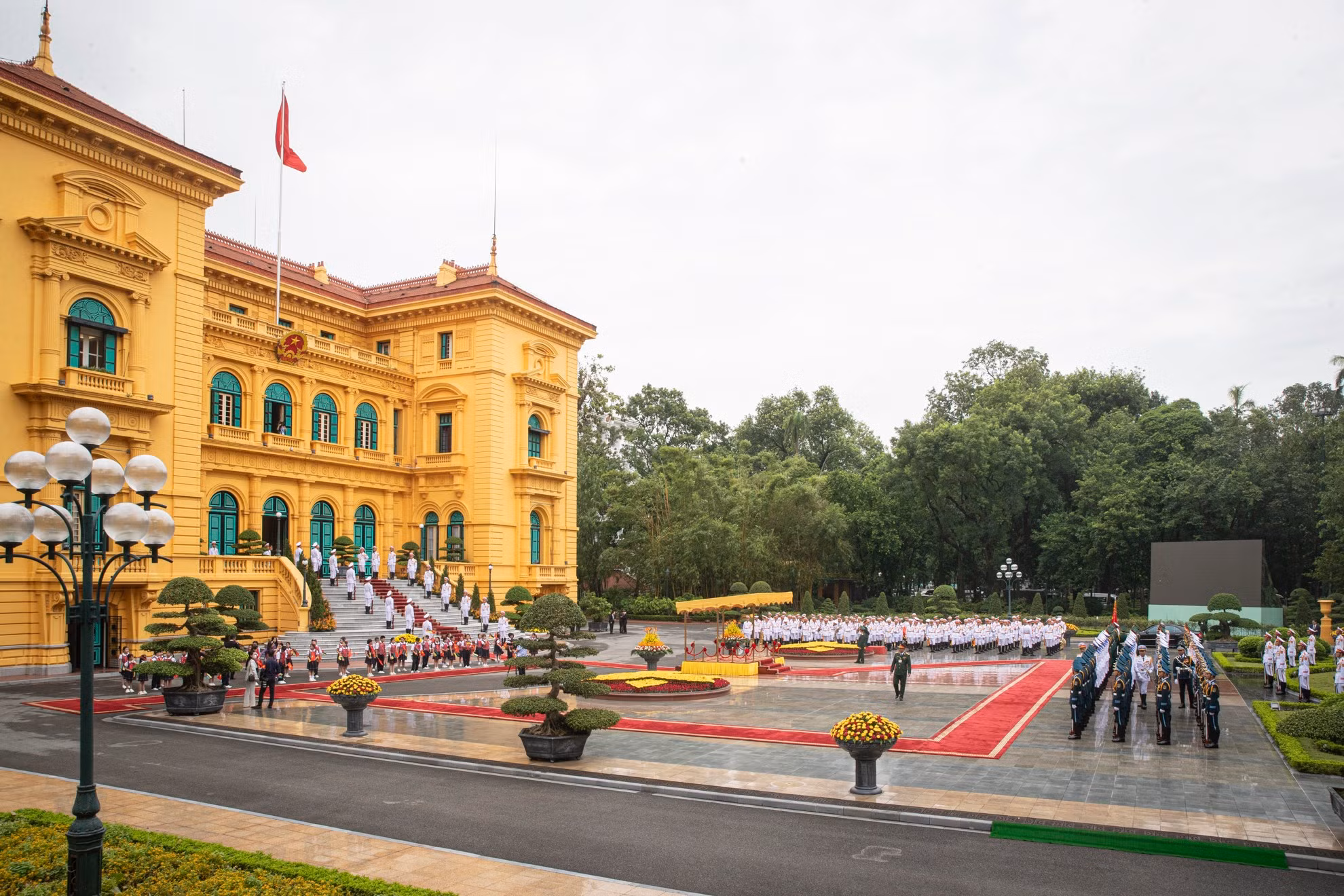 莫桑比克总统欢迎仪式在主席府举行。