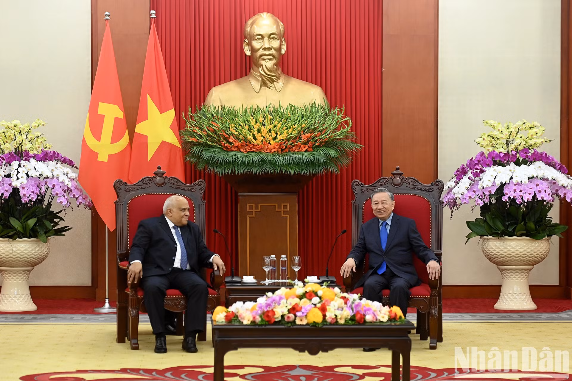 苏林总书记、国家主席会见古巴驻越南大使奥兰多·尼古拉斯·斯吉伦。