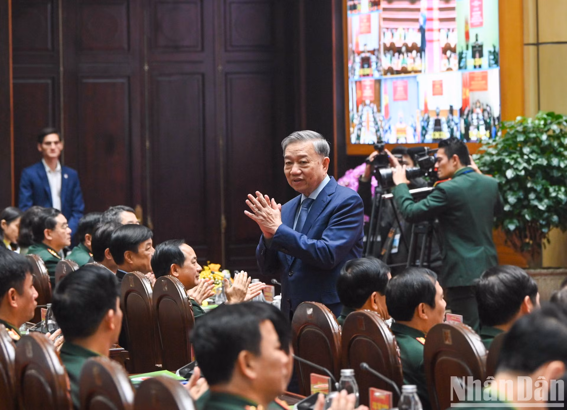 苏林总书记出席全军优秀青年代表见面会。