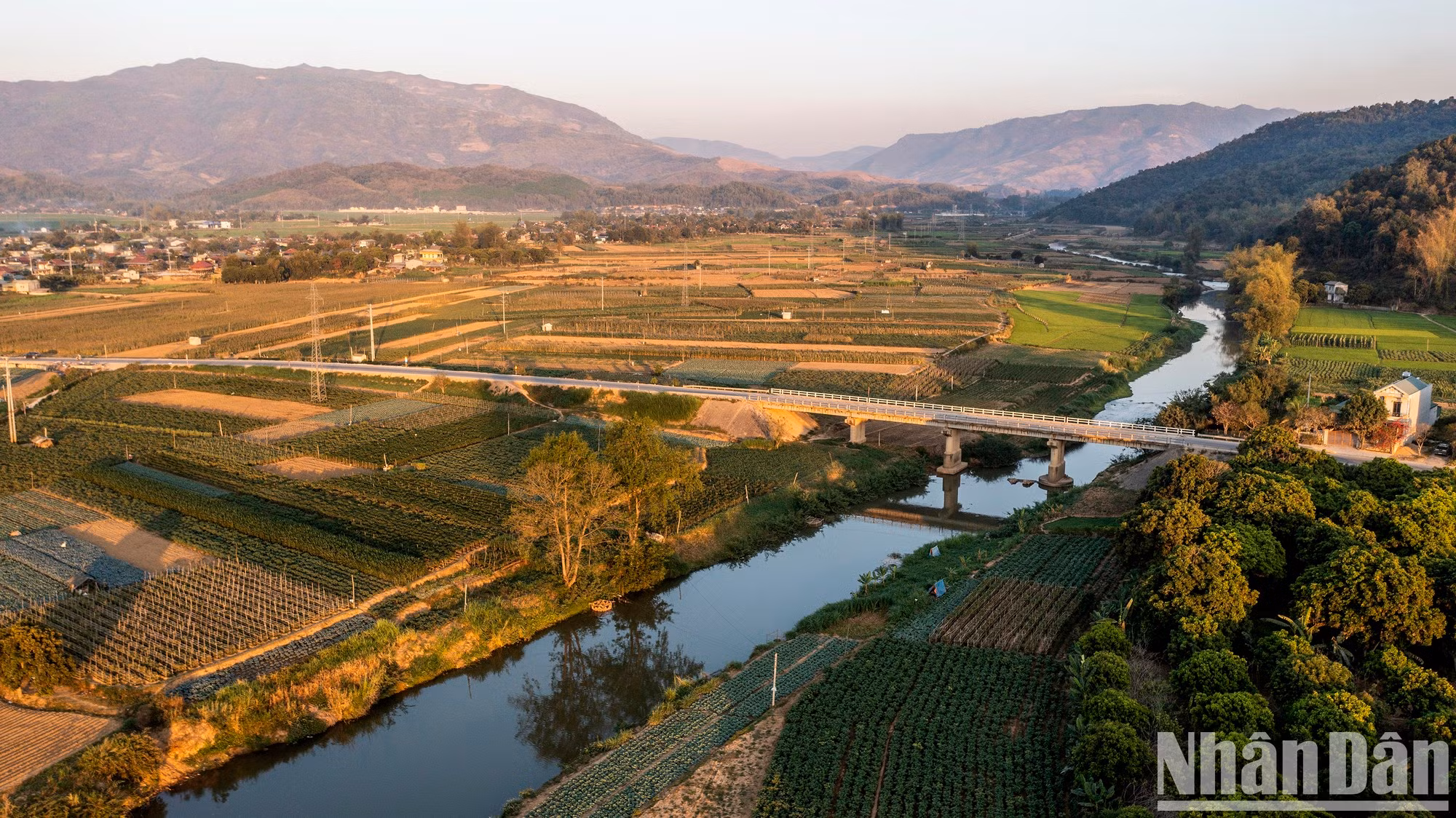 南容河横穿孟青河谷，被认为是西北最大田地的命脉，给人们带来了繁荣的生活。