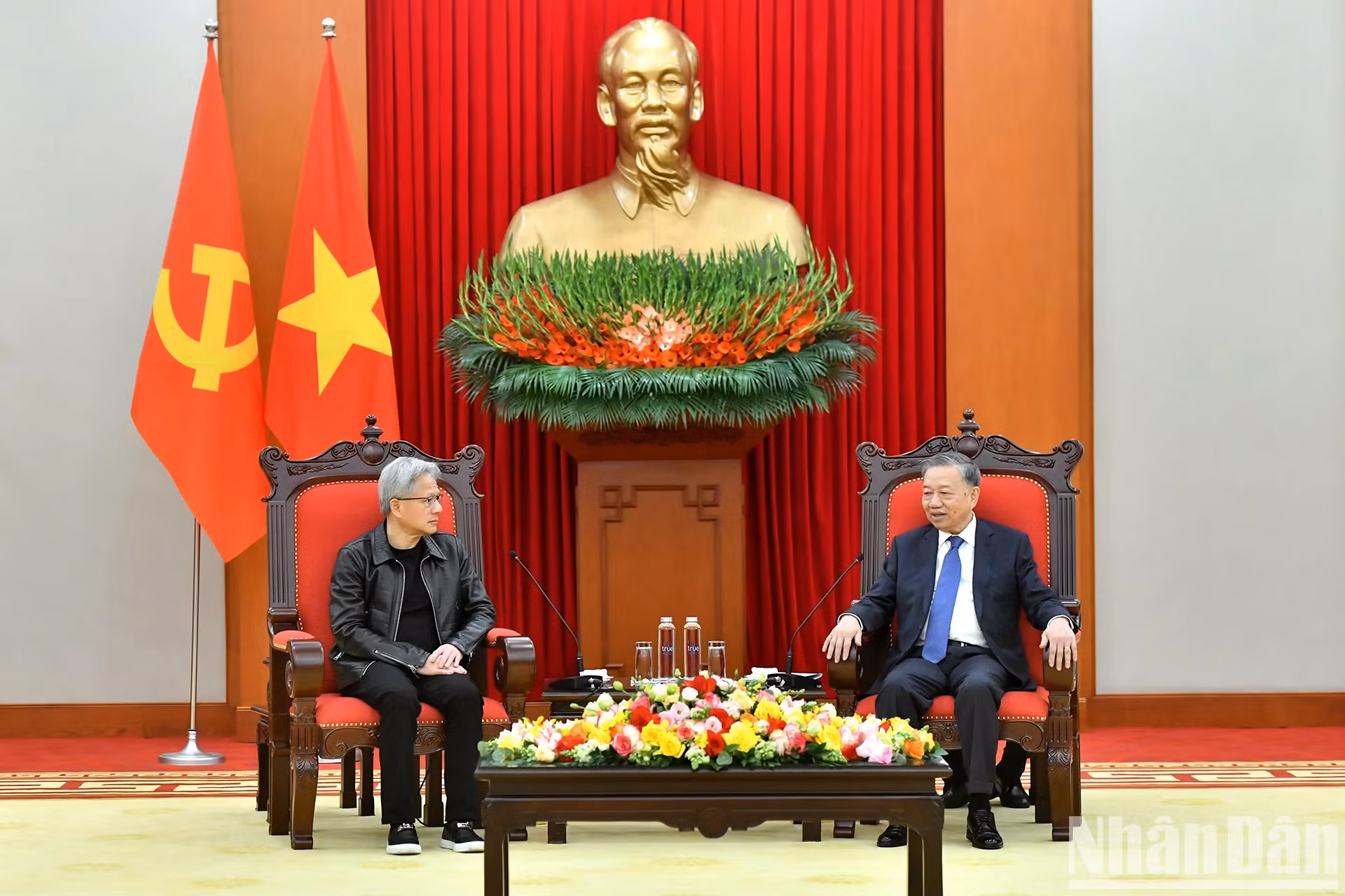 苏林总书记会见英伟达公司创始人兼首席执行官黄仁勋。