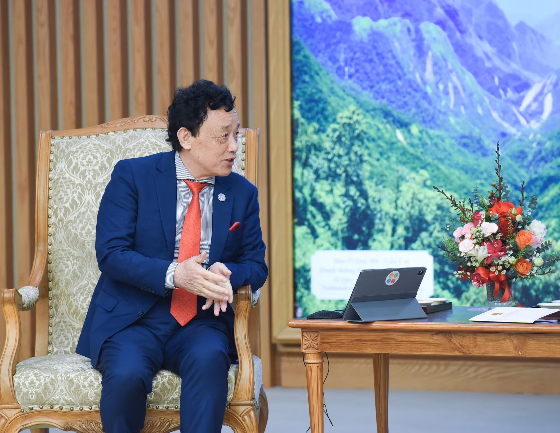联合国粮农组织总干事屈冬玉在会见中发表讲话。