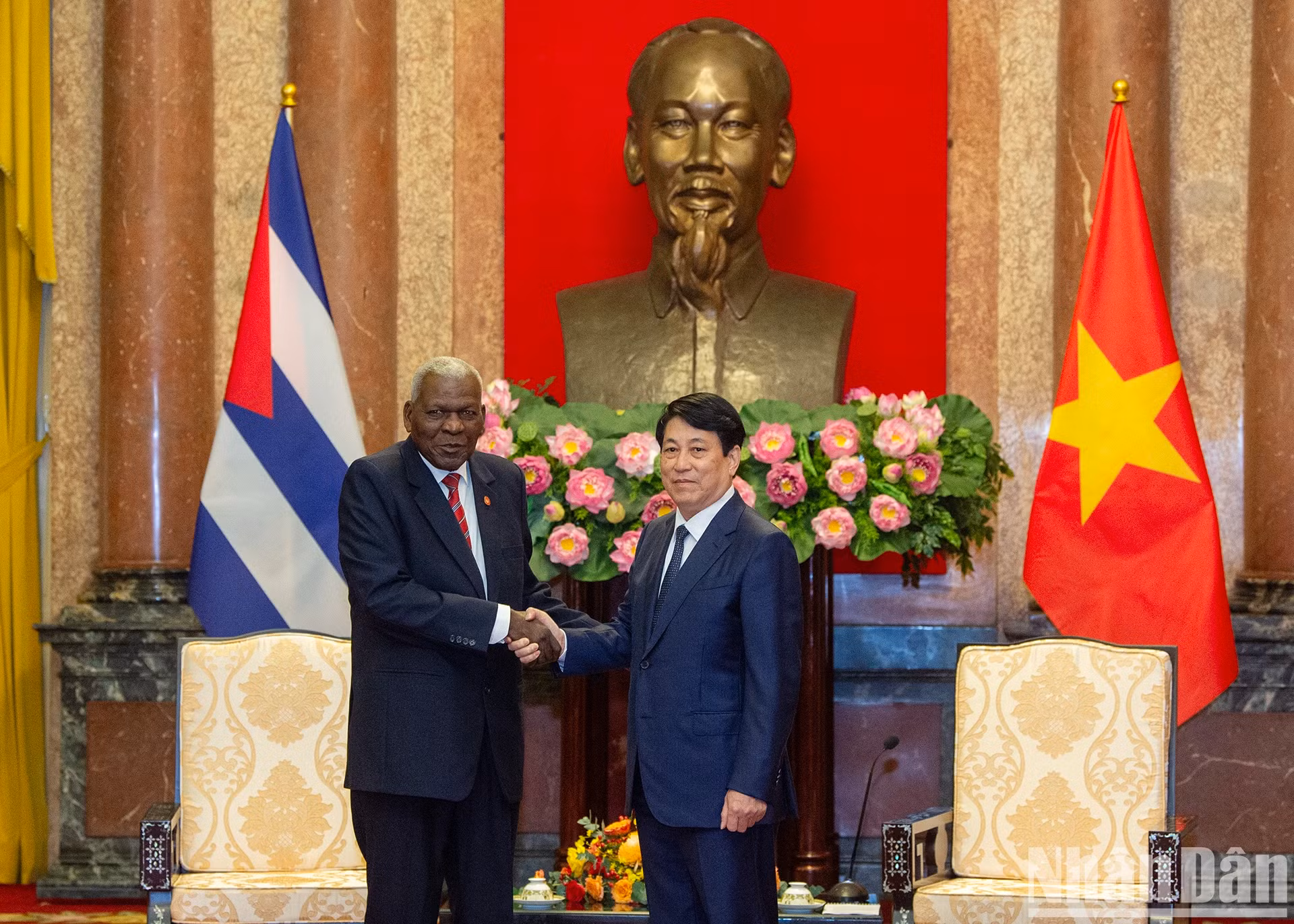 越南国家主席梁强与古巴全国人民政权代表大会主席埃斯特万。