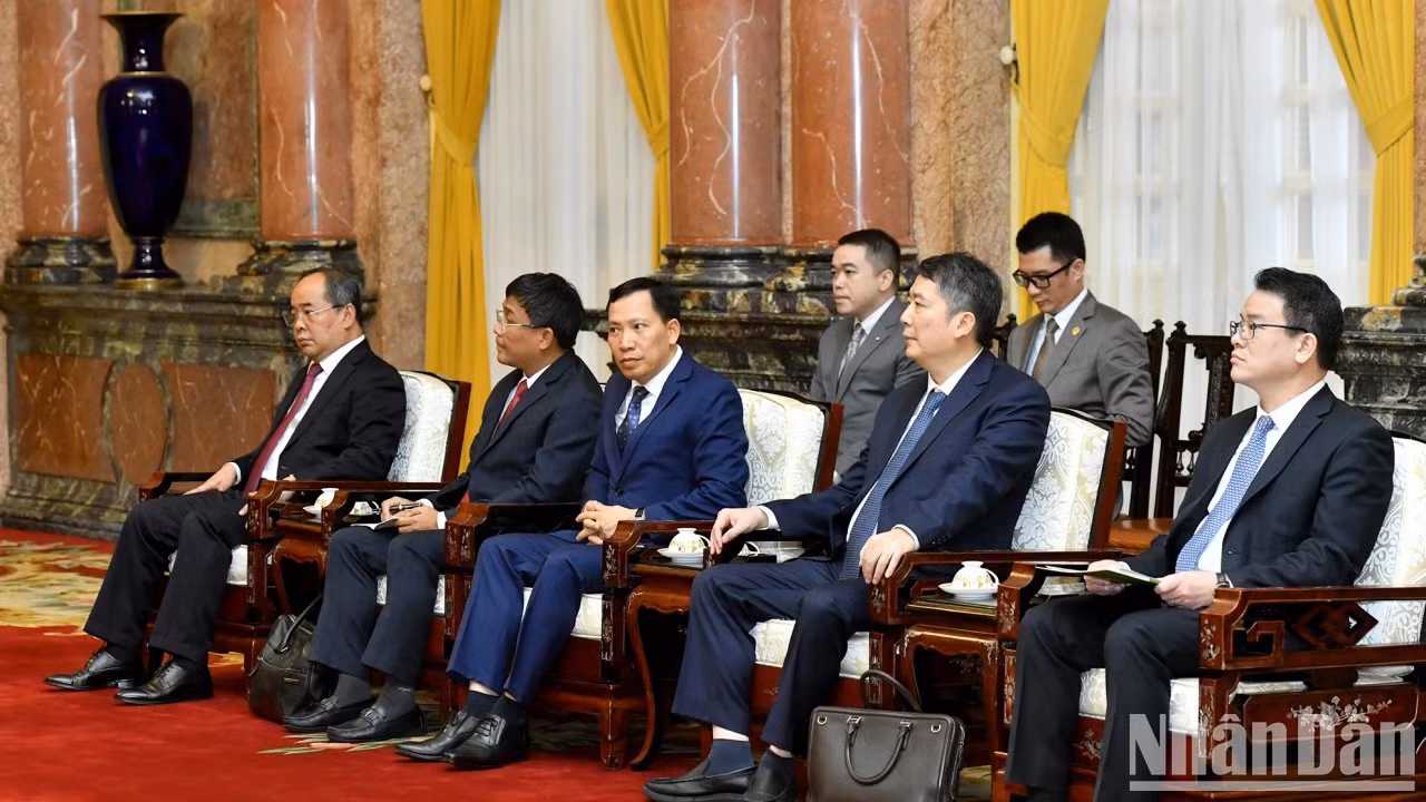 与会代表。