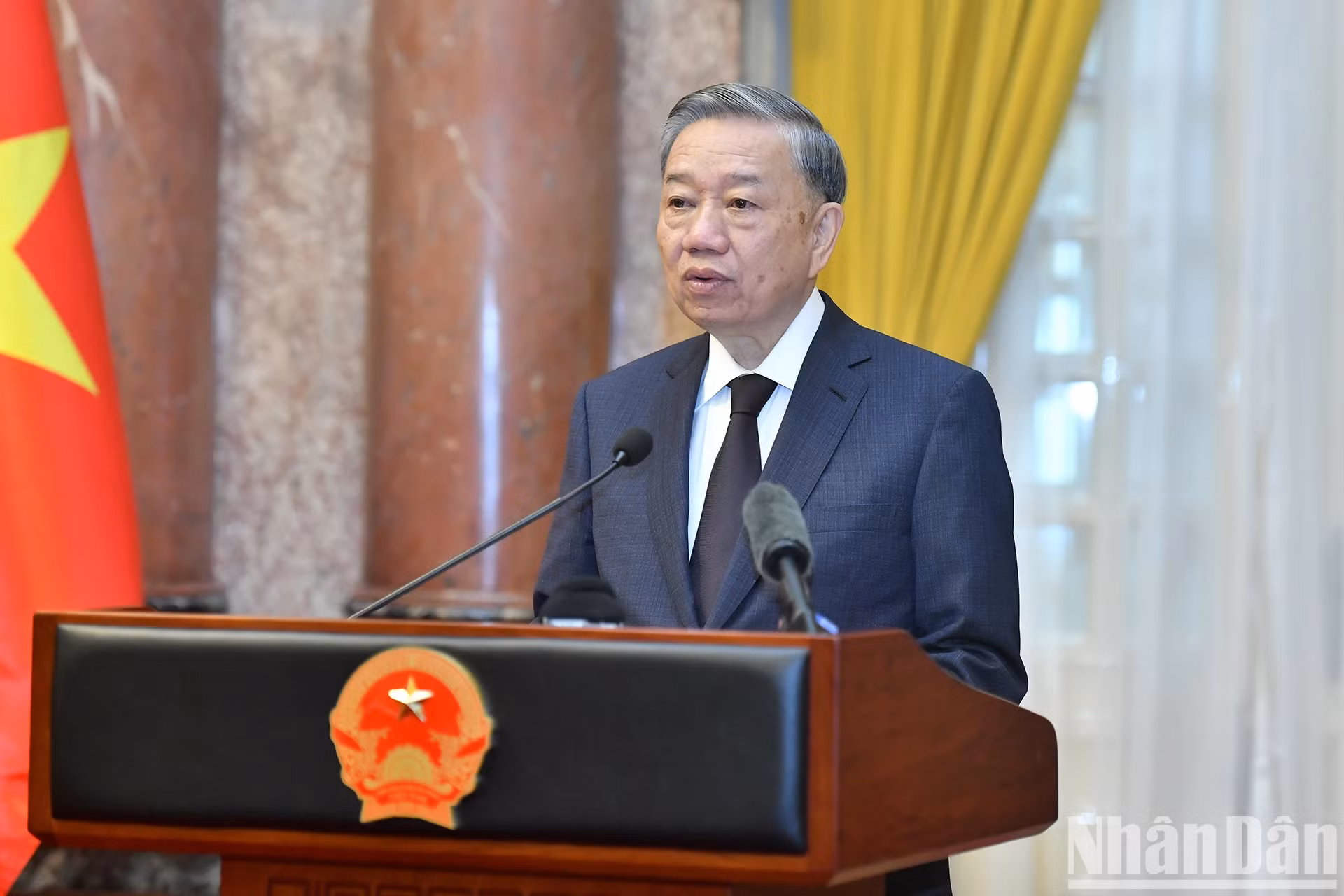 越共中央总书记、国家主席苏林在会上发表讲话。