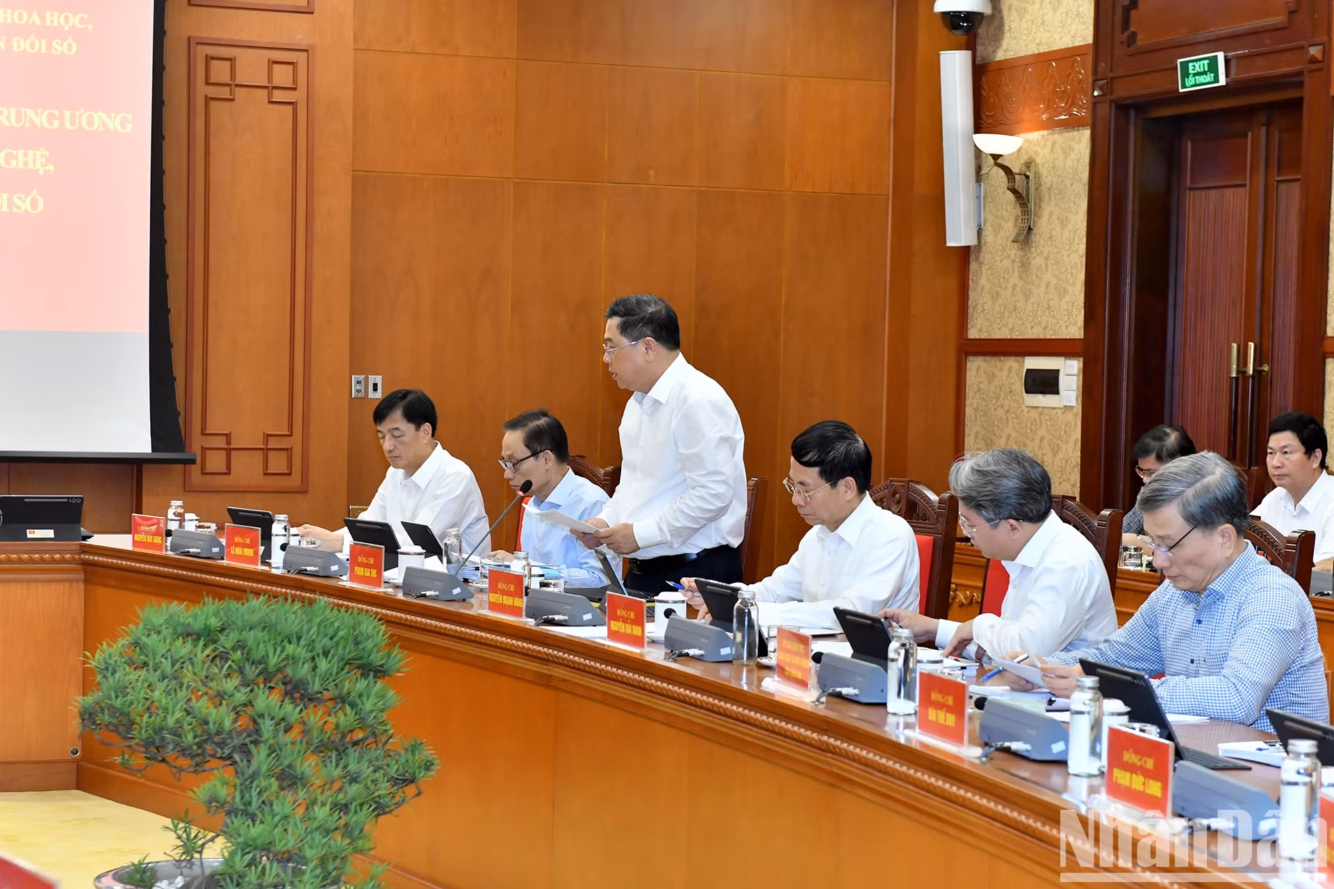 与会代表。
