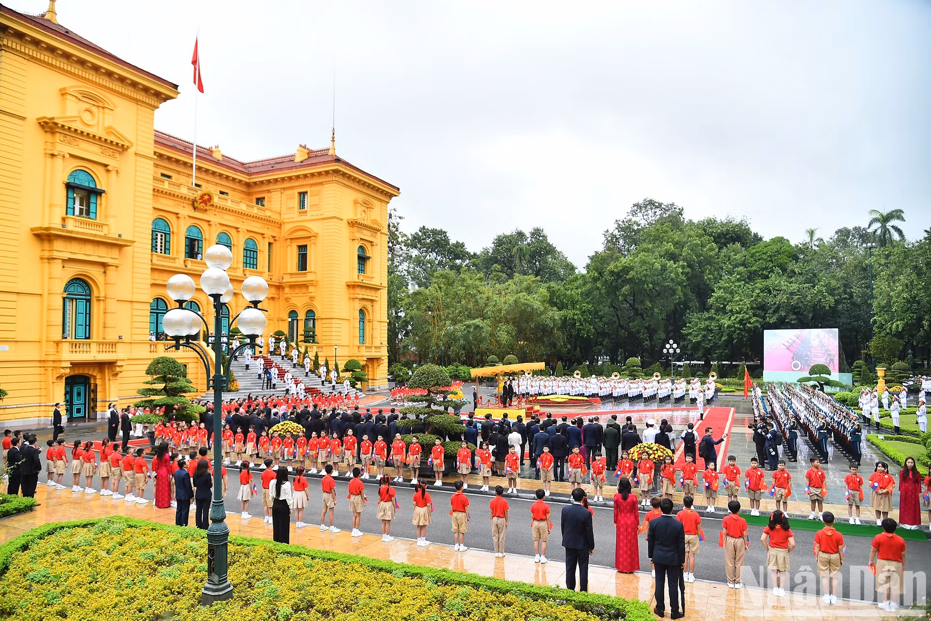 欢迎仪式场景。