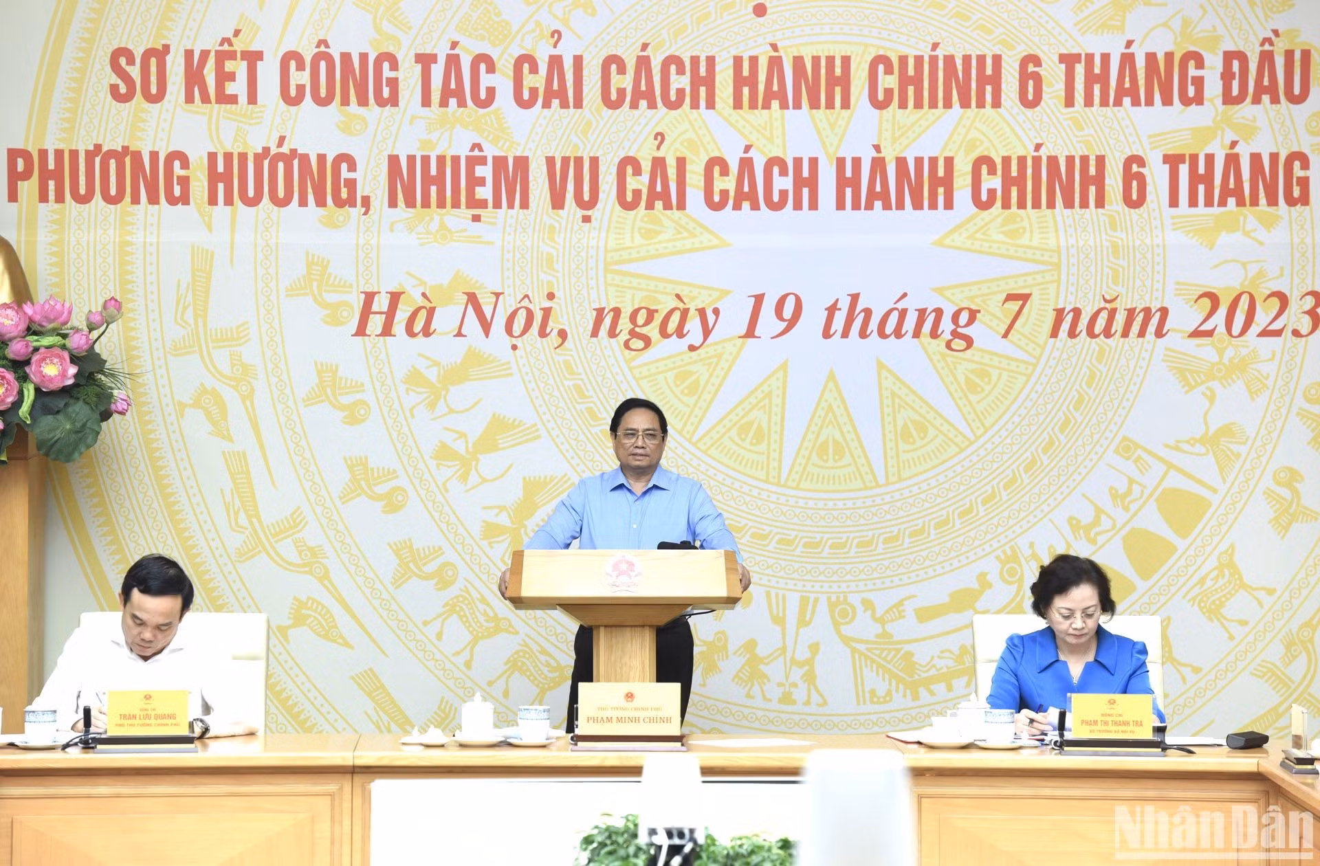 范明正总理发表结论性讲话。