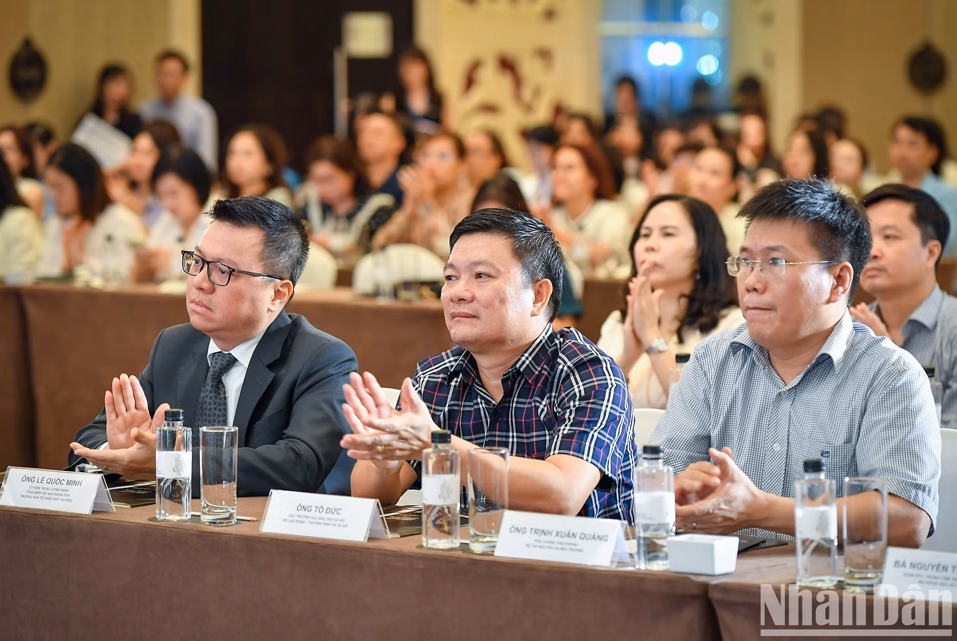 题为“先锋印记”的2023年社区行动奖新闻发布会在河内举行【组图】 ảnh 2