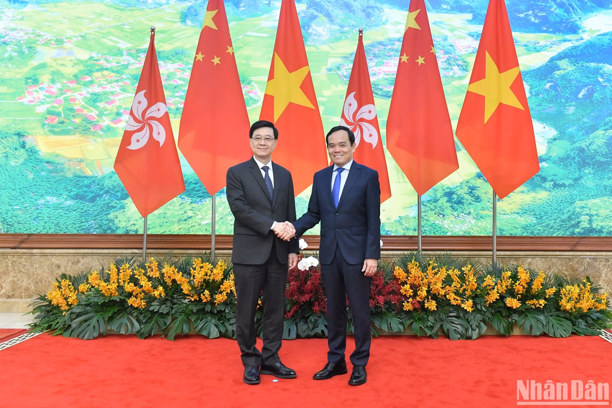 越南政府副总理陈流光与中国香港特别行政区行政长官李家超。