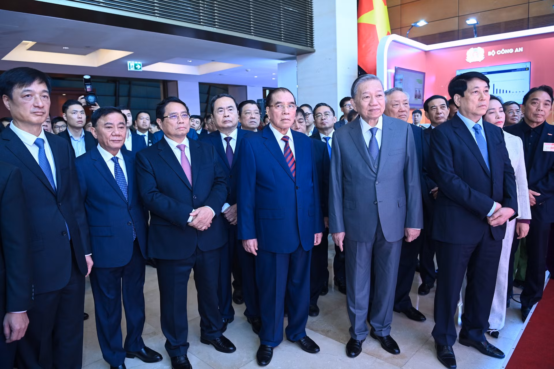 越共中央总书记苏林出席科技突破、创新和国家数字化转型全国会议【组图】