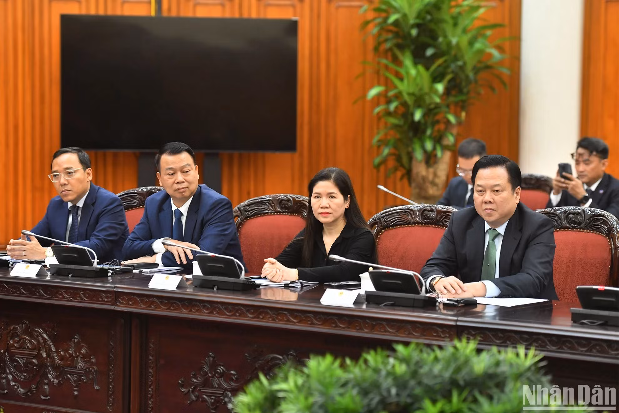 越南代表出席会谈。