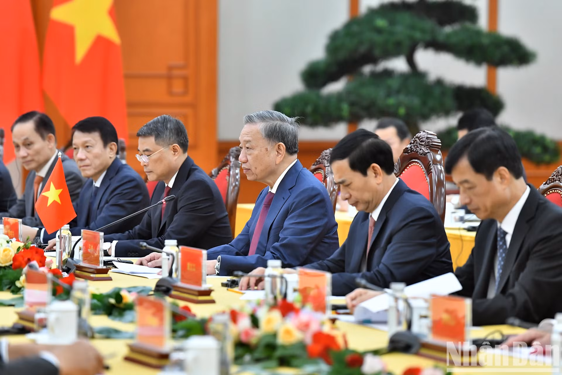 越共中央总书记、国家主席苏林与越南代表。