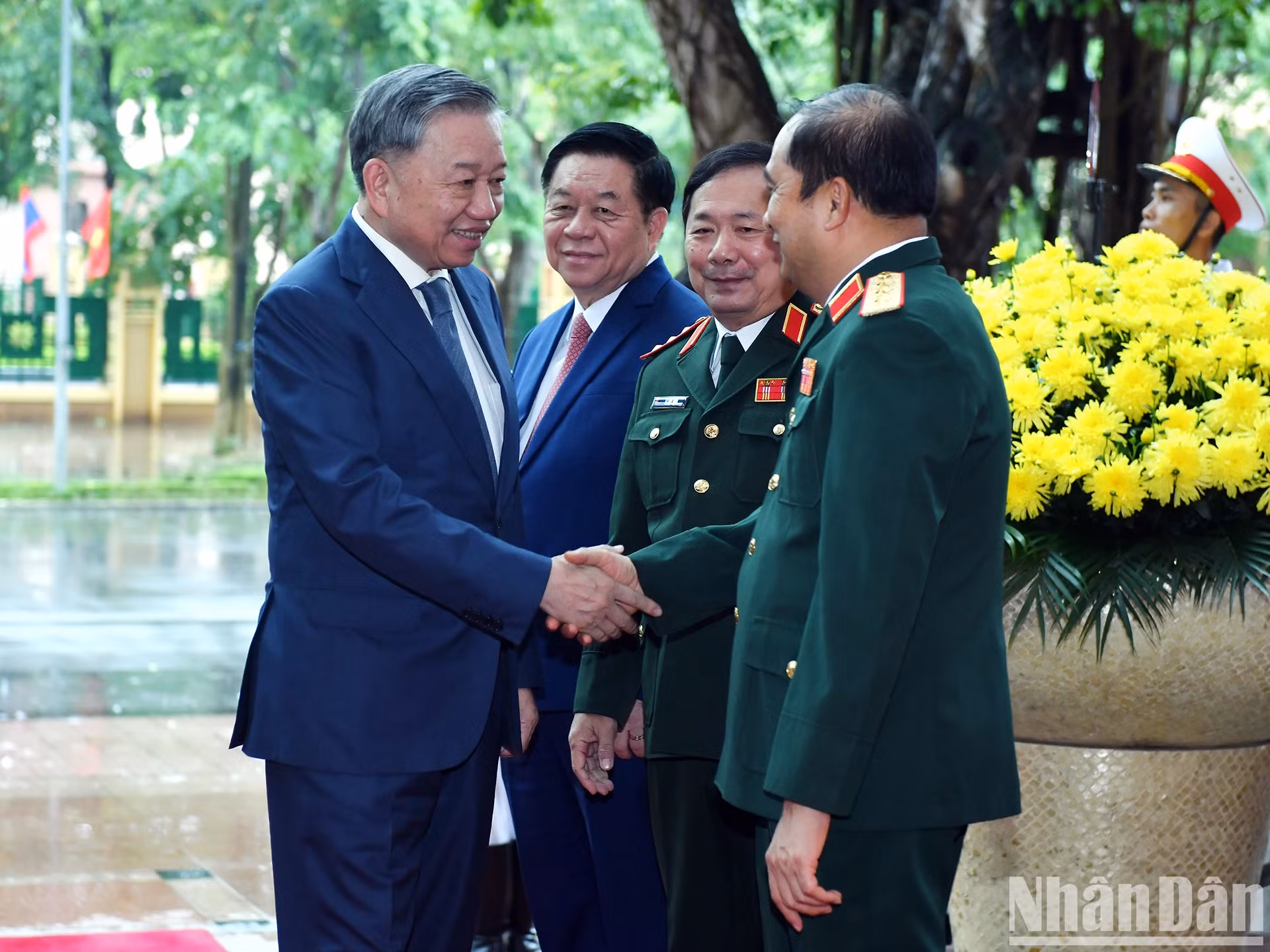 越共中央总书记、国家主席苏林与老挝人民革命党中央总书记、国家主席通论·西苏里会见前越南援老志愿军和专家代表团【组图】