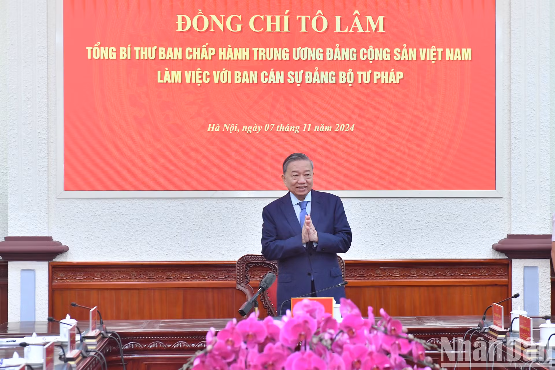 越共中央总书记苏林主持会议。