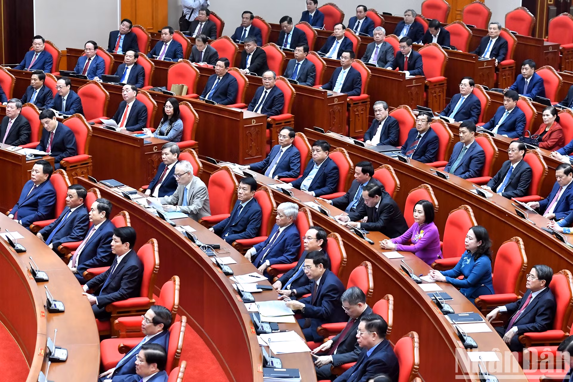 党和国家领导人和代表出席闭幕式。