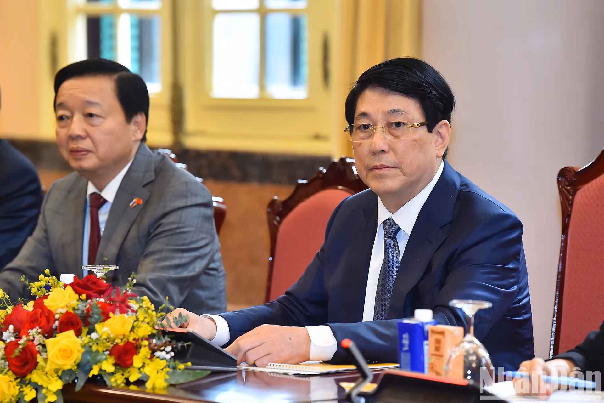 越南国家主席梁强在会见时发表讲话。