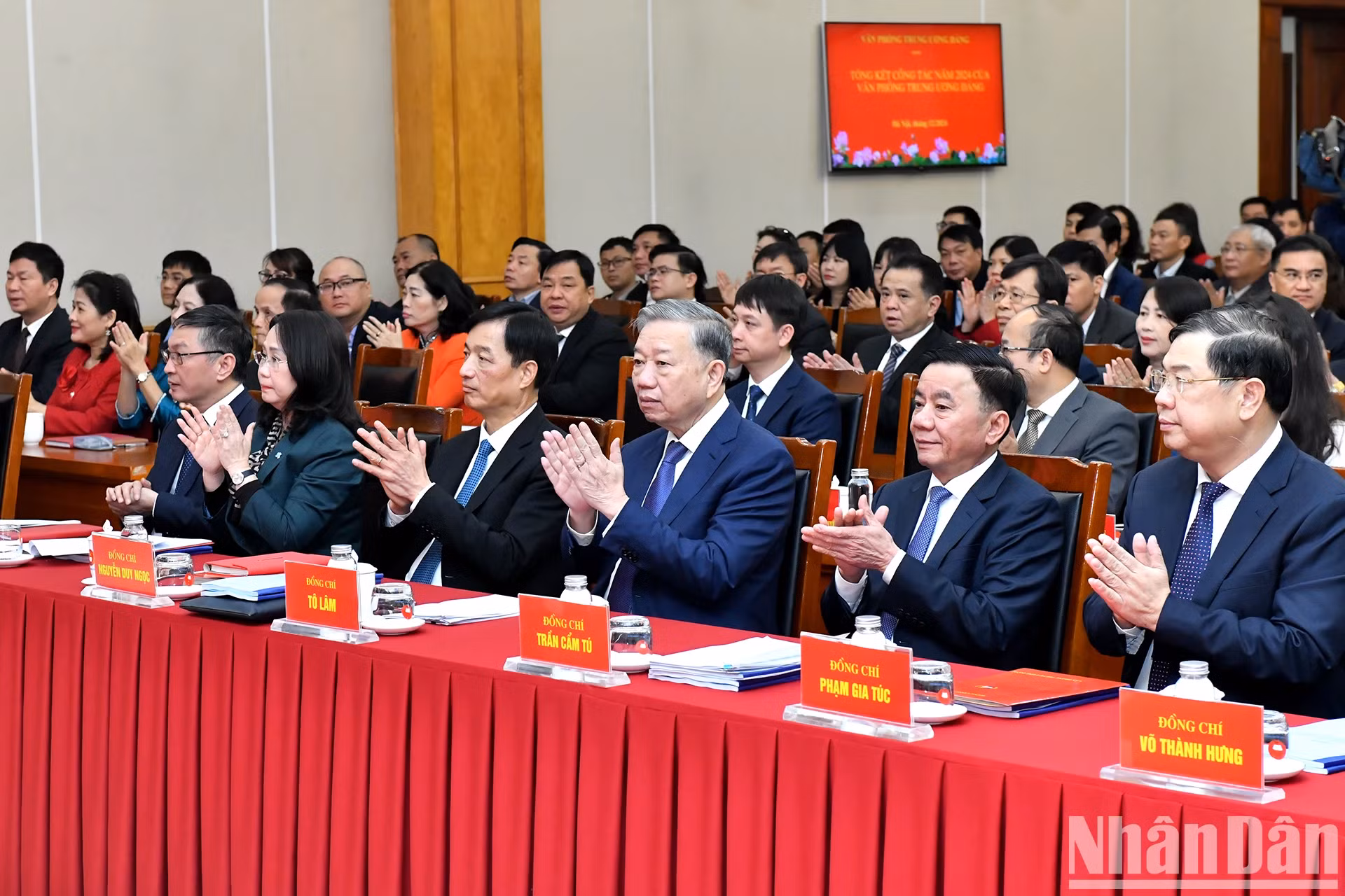越共中央总书记苏林和与会代表。