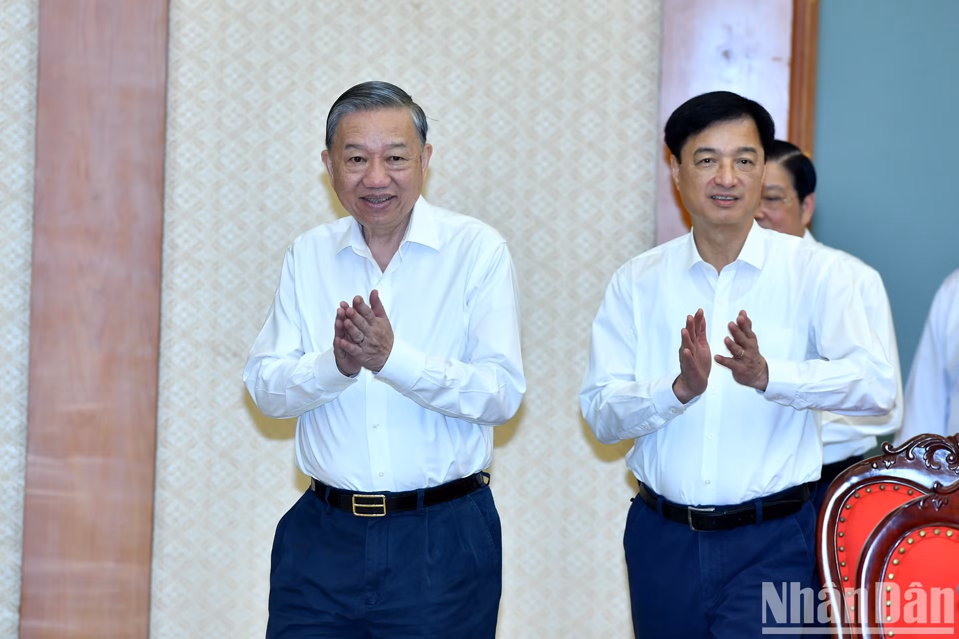 越共中央总书记苏林与越共中央检查委员会举行工作会议。