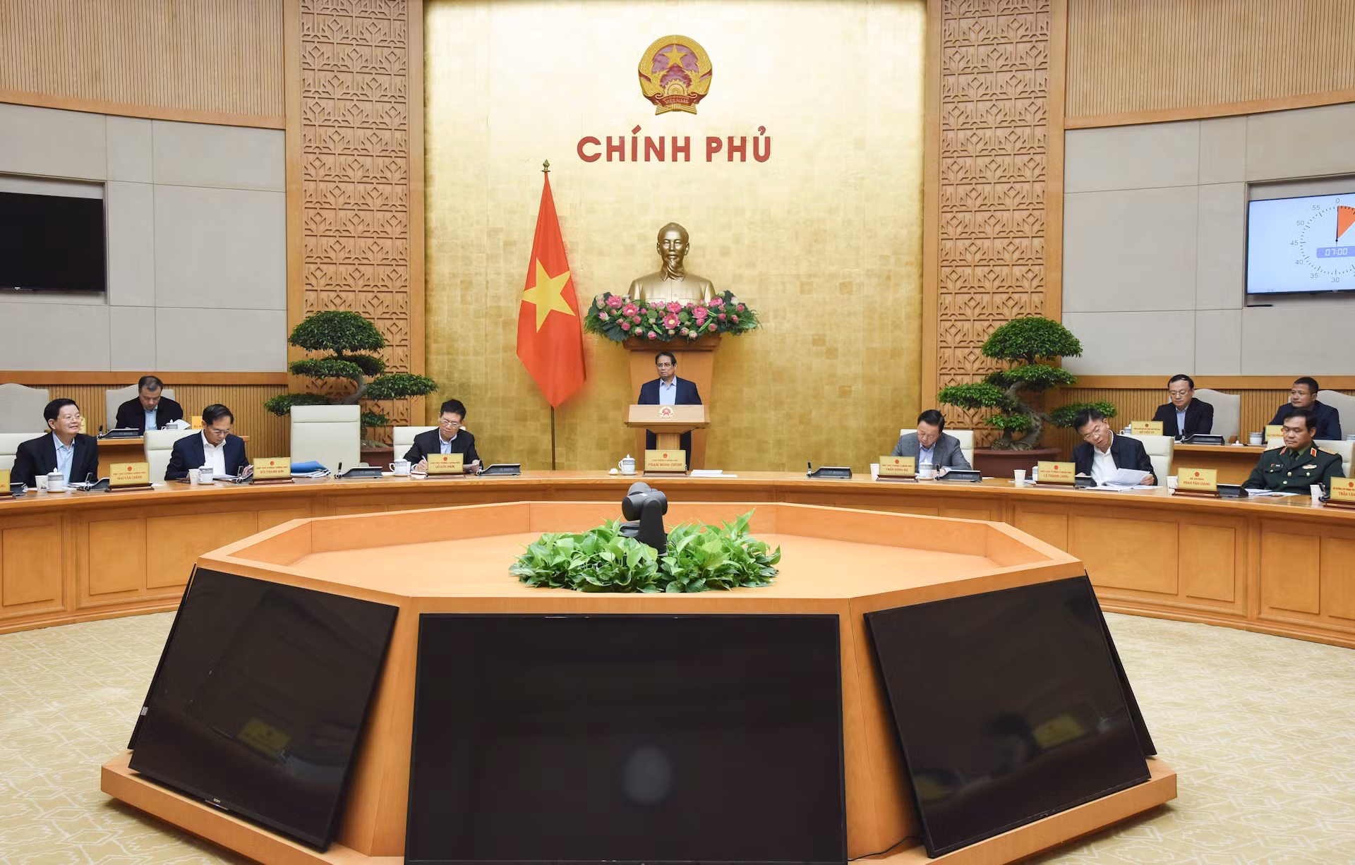 越南政府总理范明正主持2025年3月政府立法专题会议【组图】