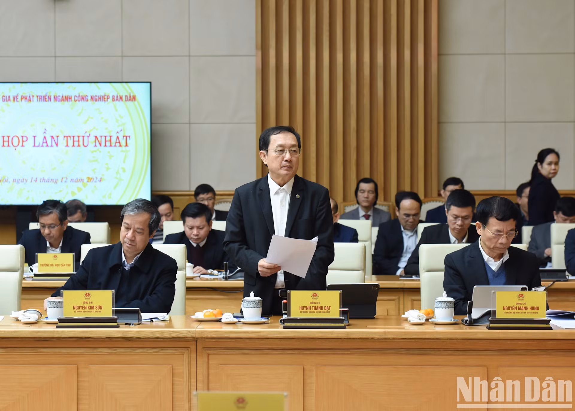 越南科技部部长黄成达发表讲话。