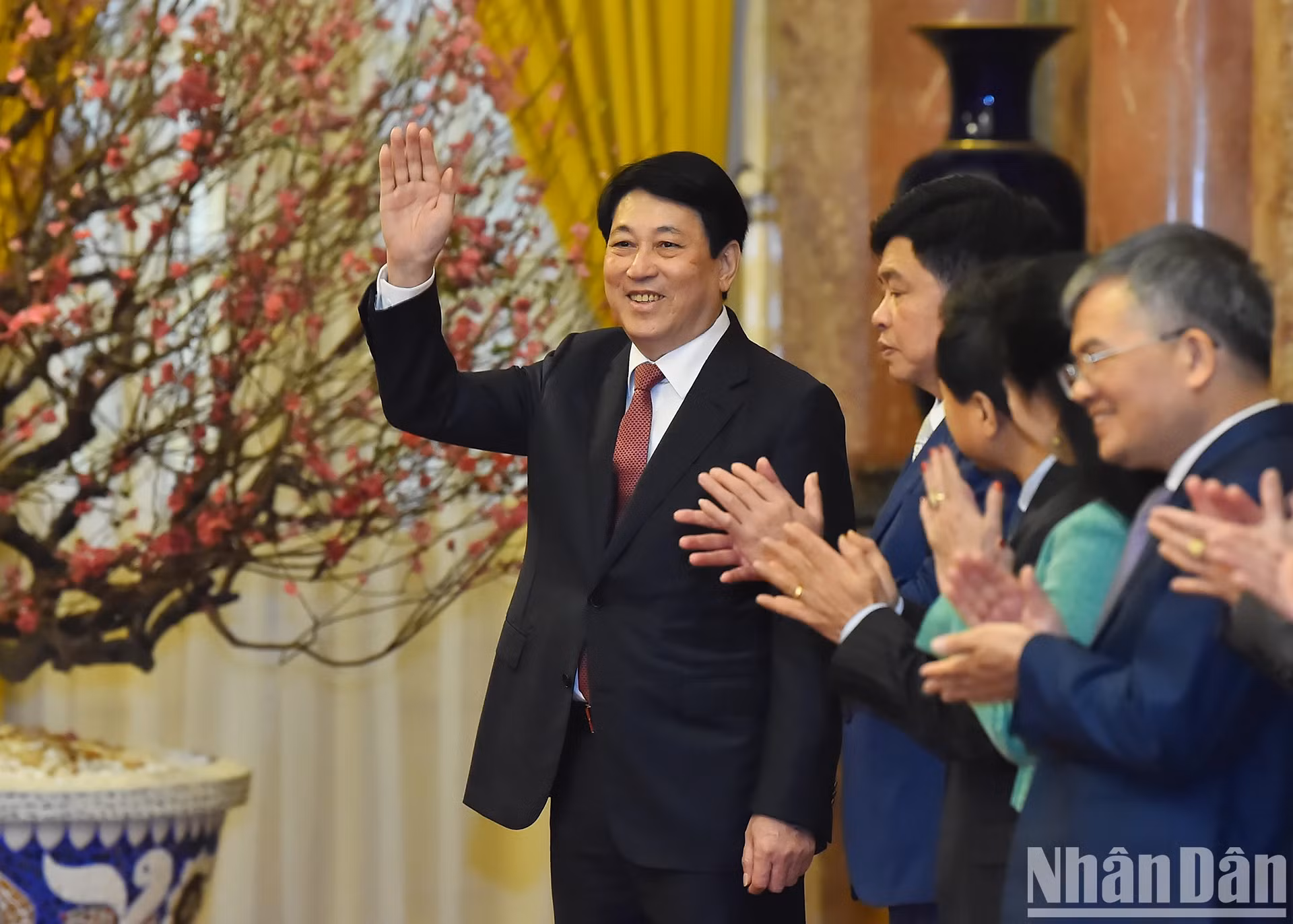 越南国家主席梁强出席国家主席办公厅干部人员新春见面会。