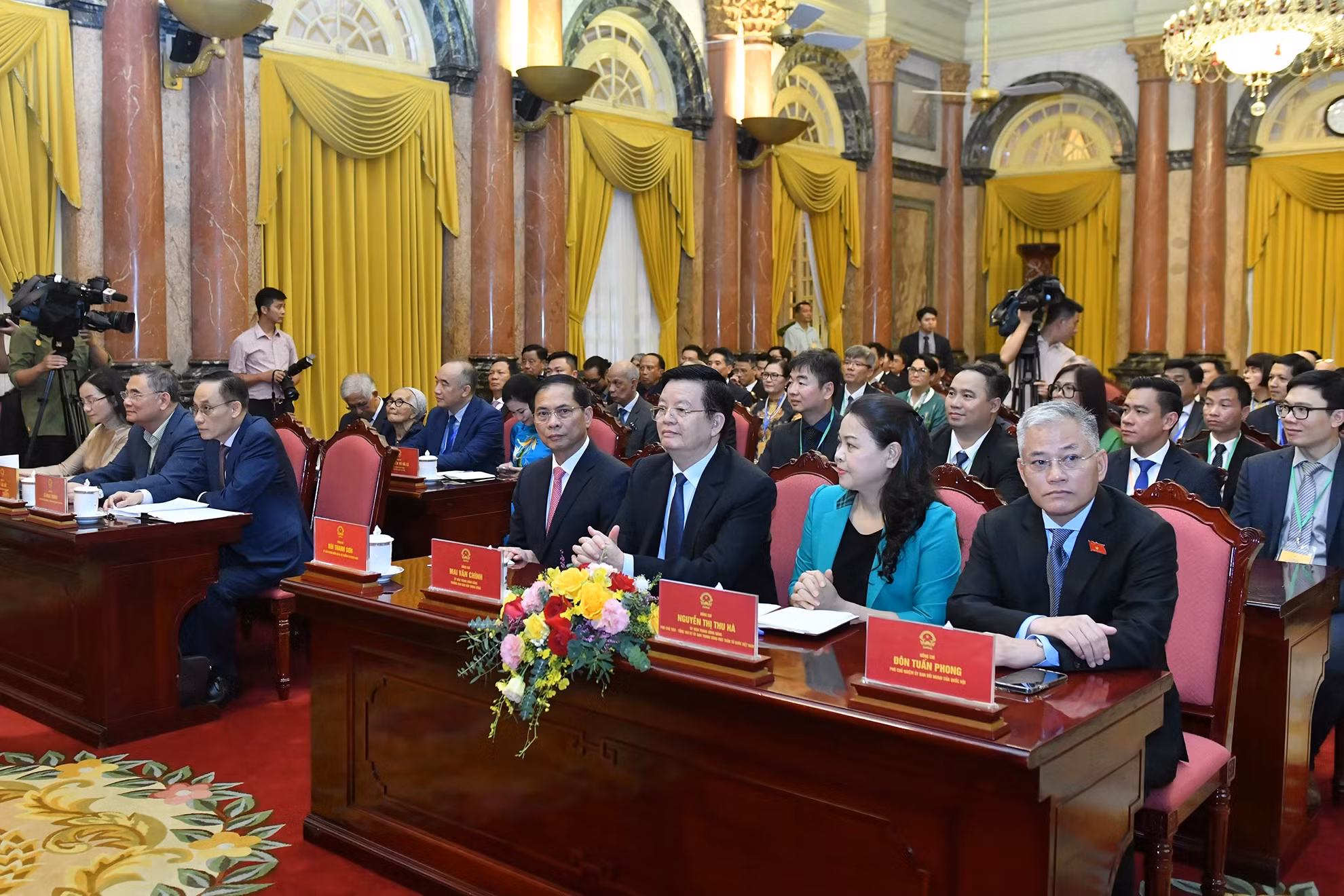 与会代表。