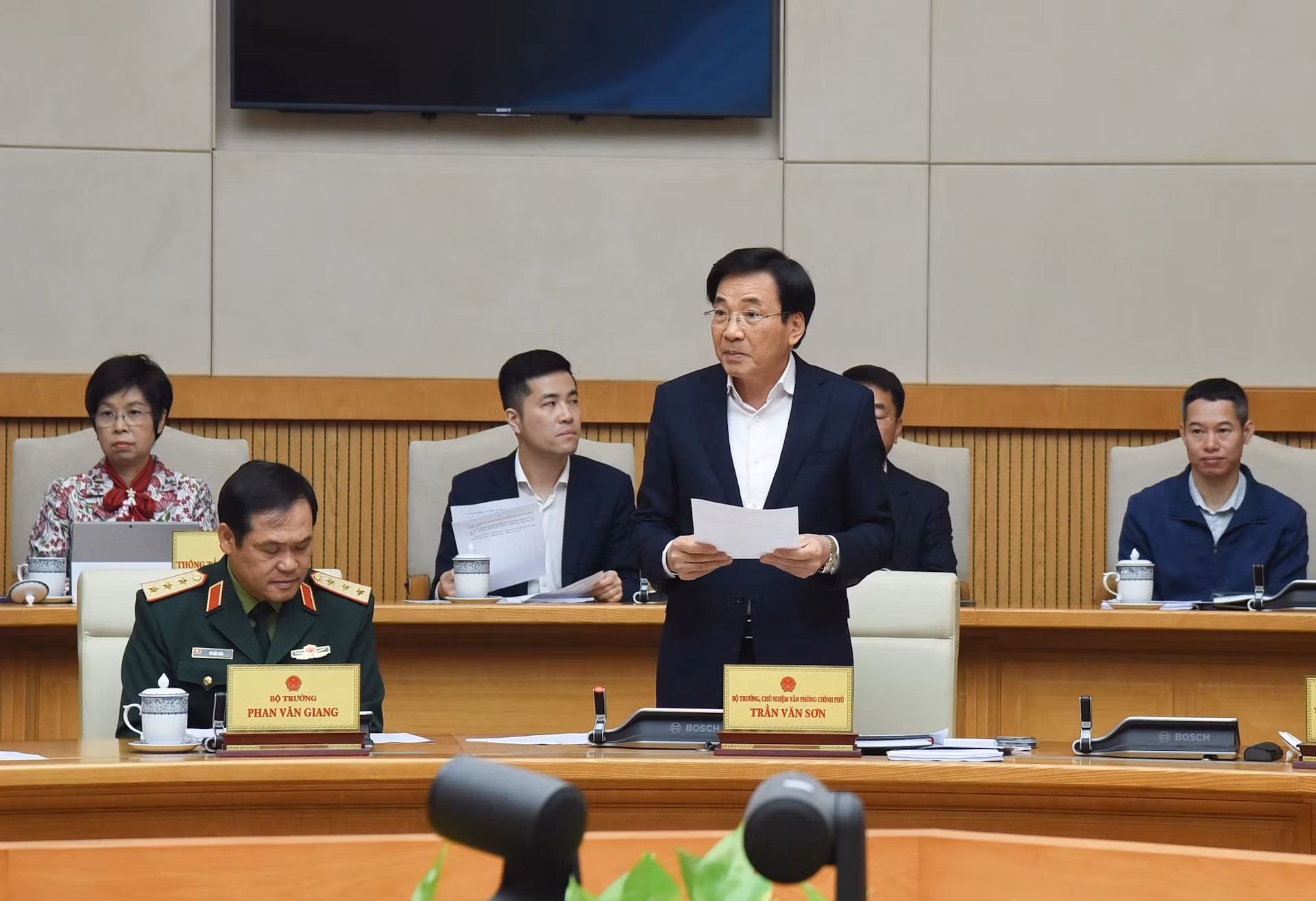 政府办公厅主任陈文山部长发表讲话。