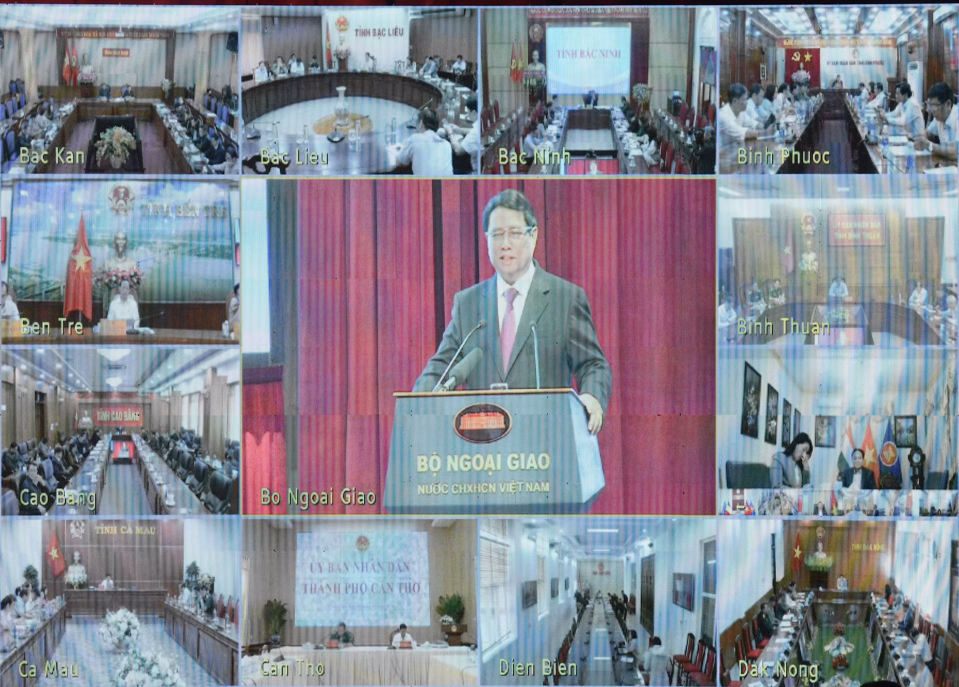 会议以线上和线下相结合方式举行。