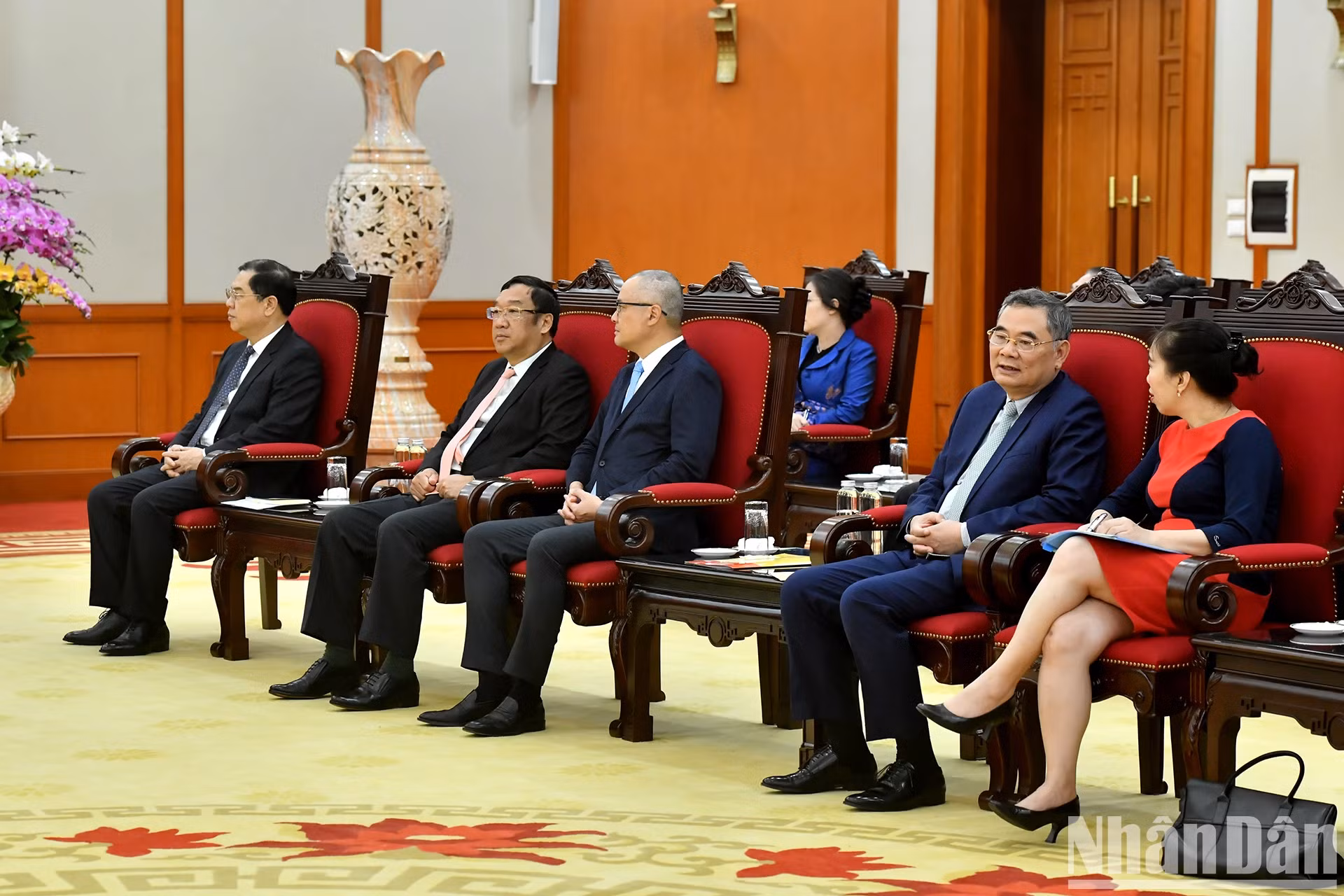 出席会见的越方代表。
