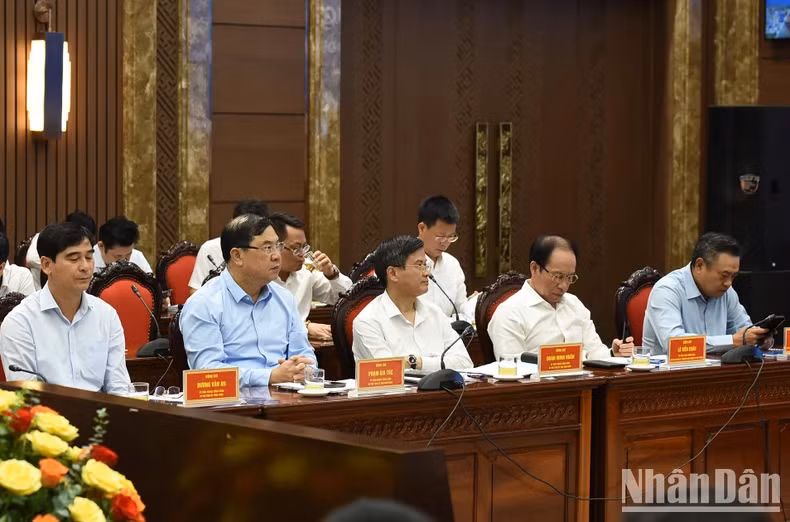 与会代表。