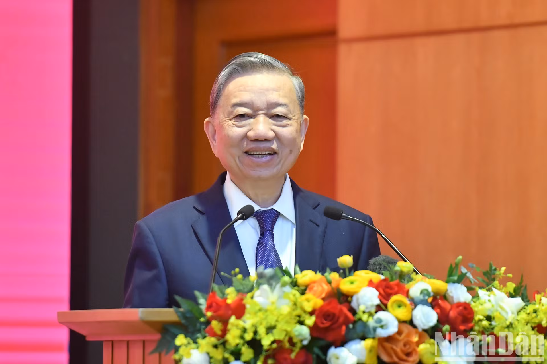 越共中央总书记苏林在会上发表讲话。