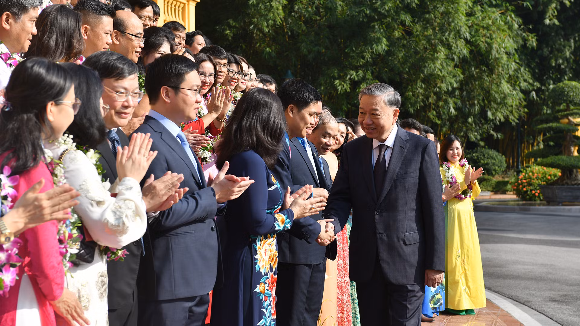 越共中央总书记、国家主席苏林会见“好参谋、好服务”代表团【组图】
