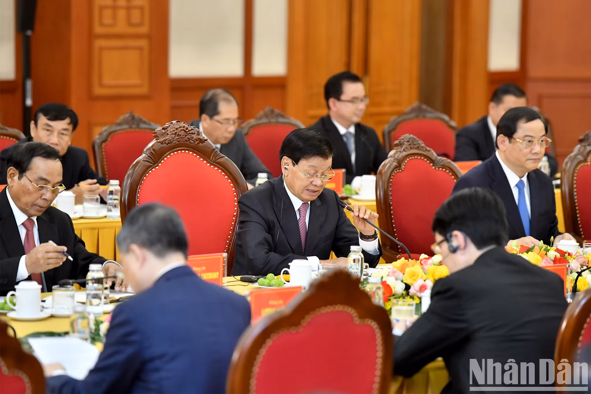 老挝人民革命党中央总书记、国家主席通伦·西苏里在会晤中发表讲话。
