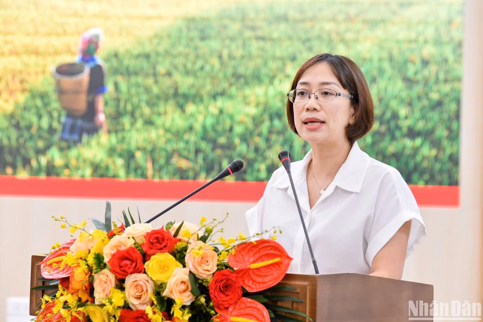 国家旅游局副局长潘玲芝发表讲话。