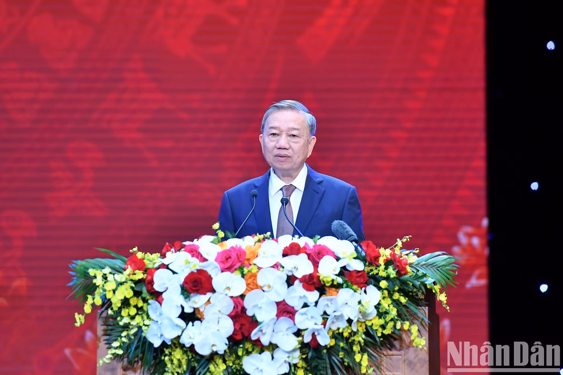 越共中央总书记苏林在见面会上发表讲话。