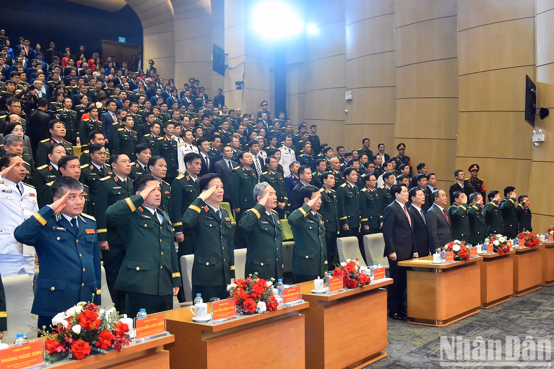 出席仪式的代表们。
