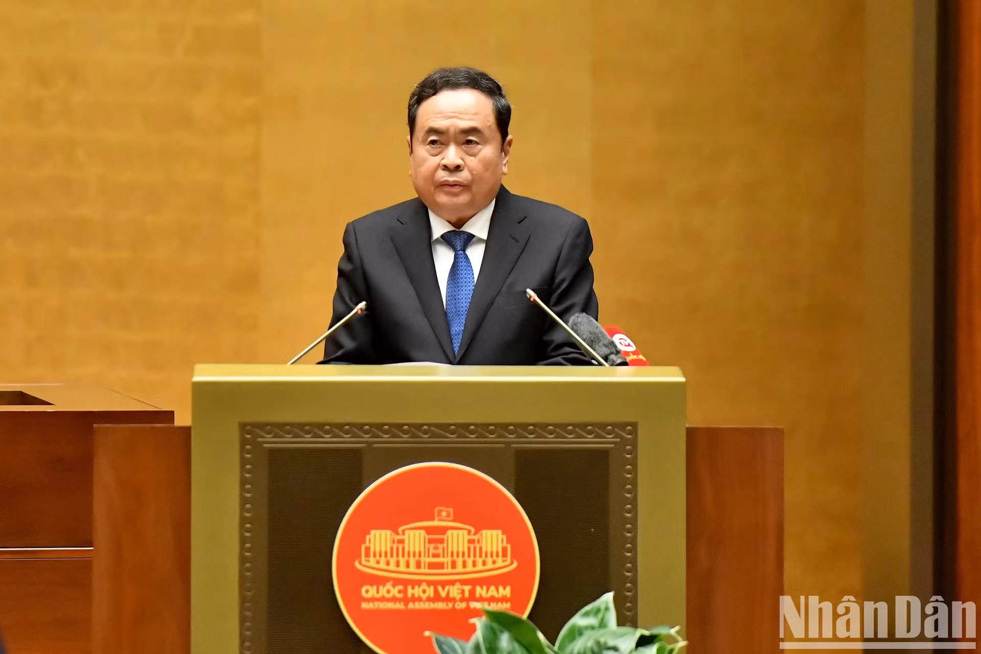 越共中央政治局委员、越南国会主席陈青敏在会上发言。 越共中央政治局委员、越南国会主席陈青敏在会上发言。