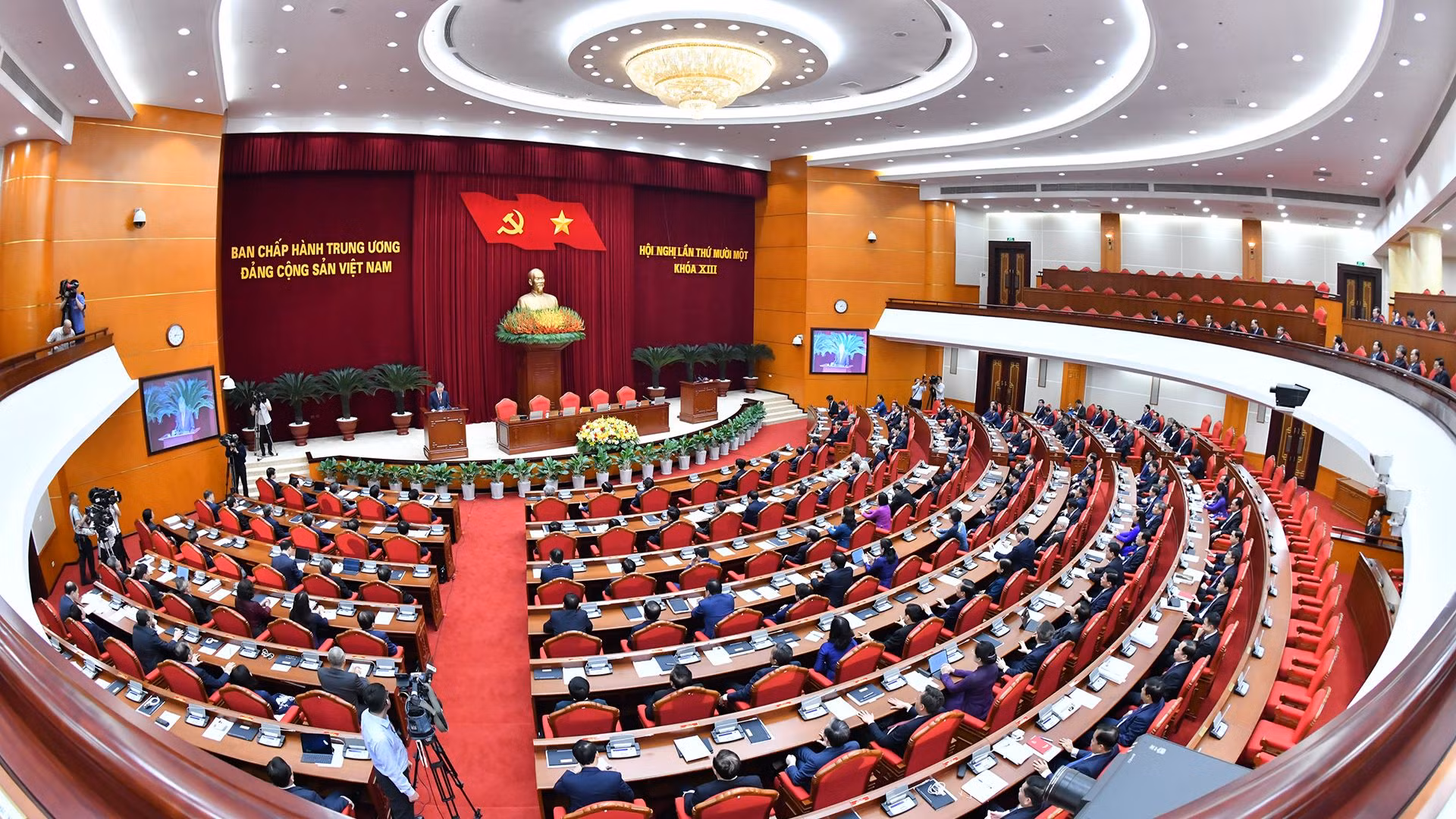 越共第十三届中央委员会第十一次会议闭幕【组图】