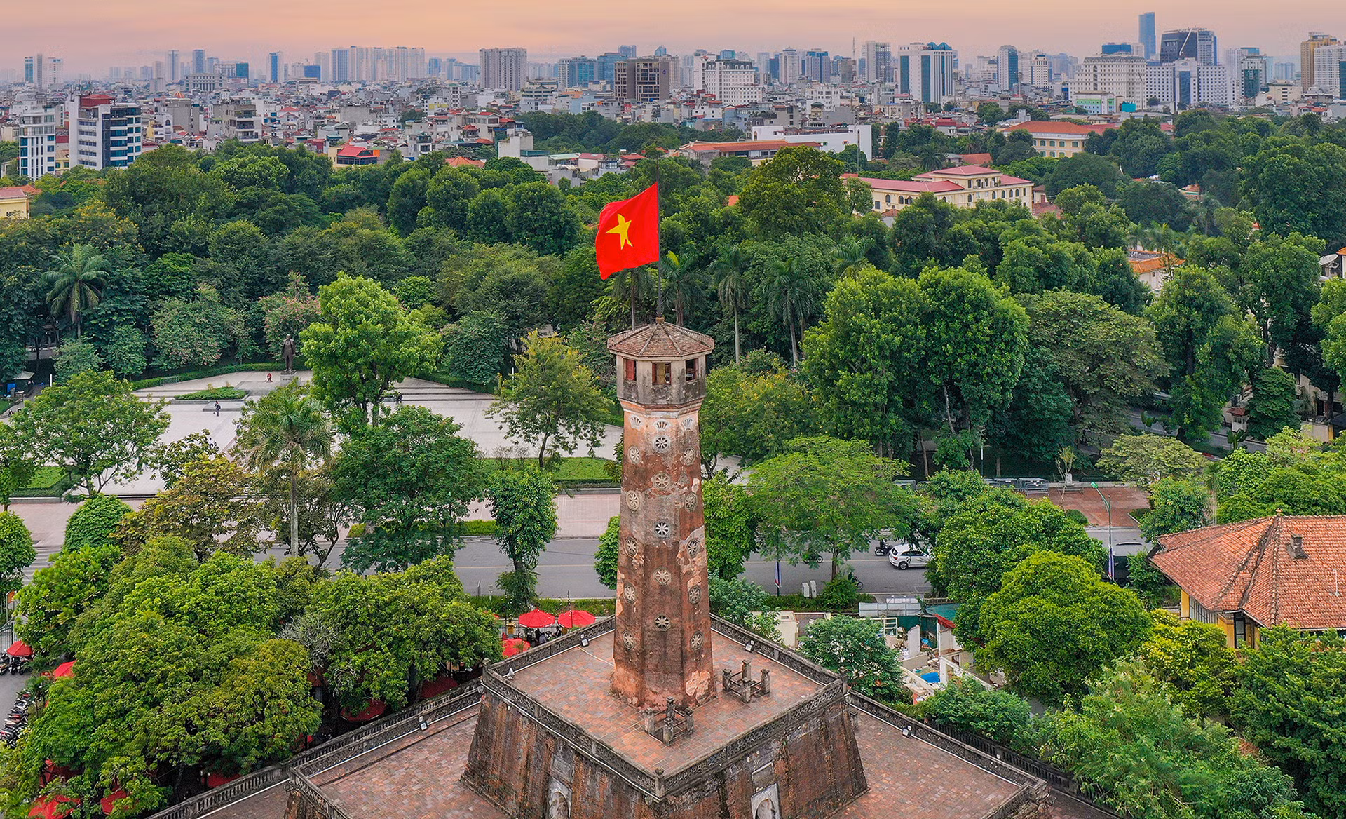 国旗闪耀 喜迎国庆【组图】