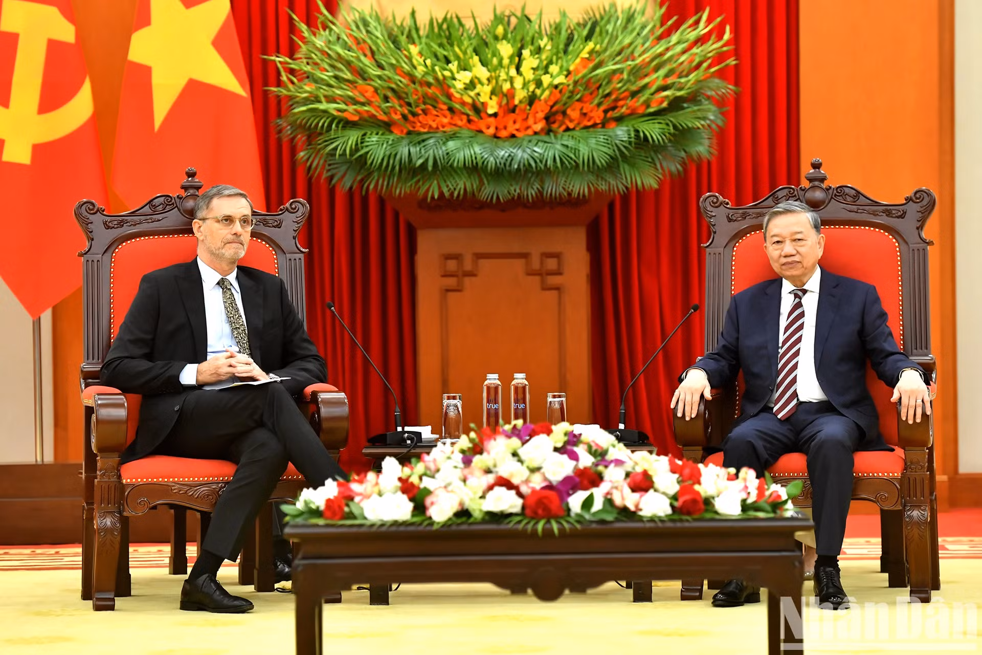 苏林总书记会见法国驻越大使奥利维耶·布罗谢。