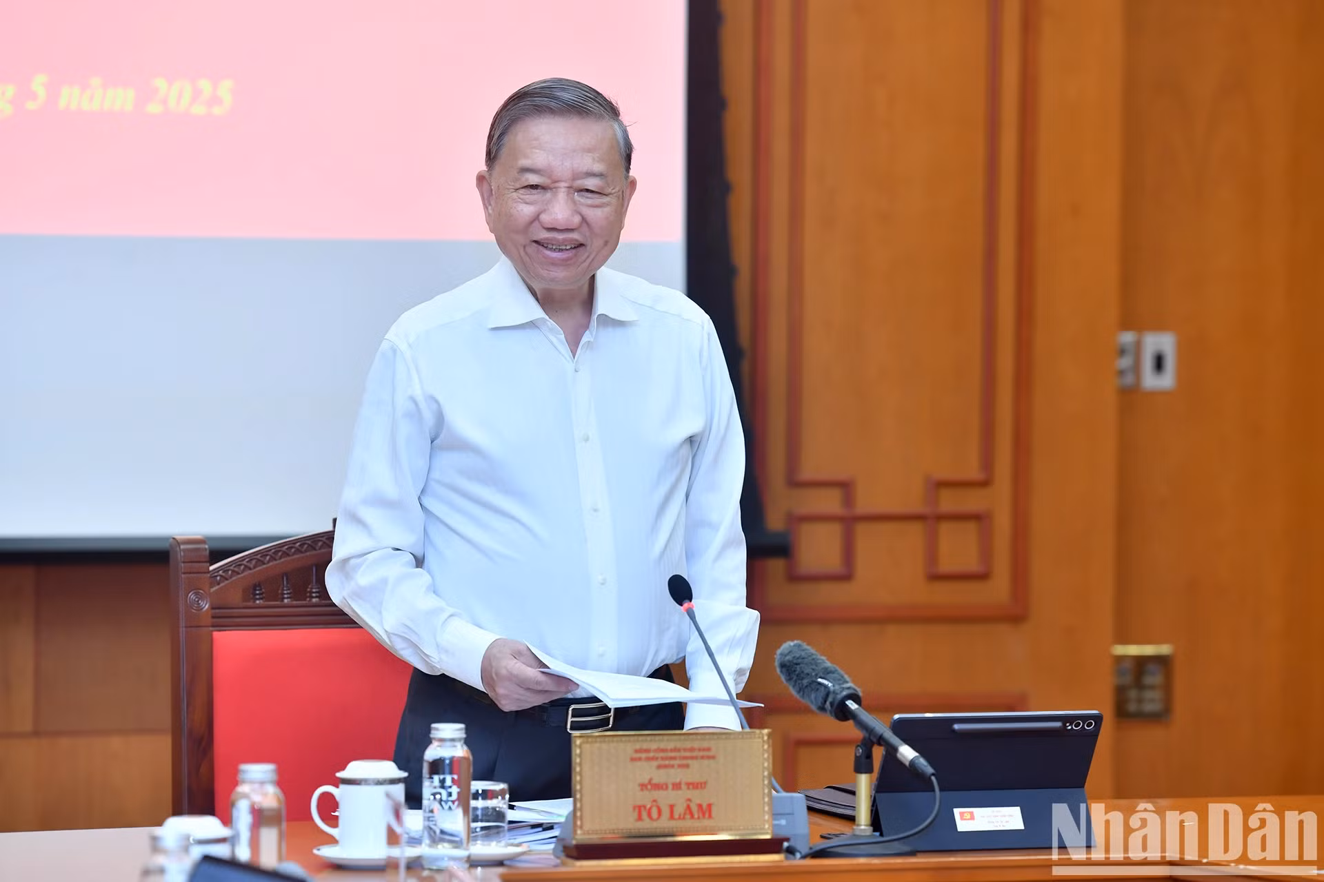 苏林总书记发表指导性讲话。