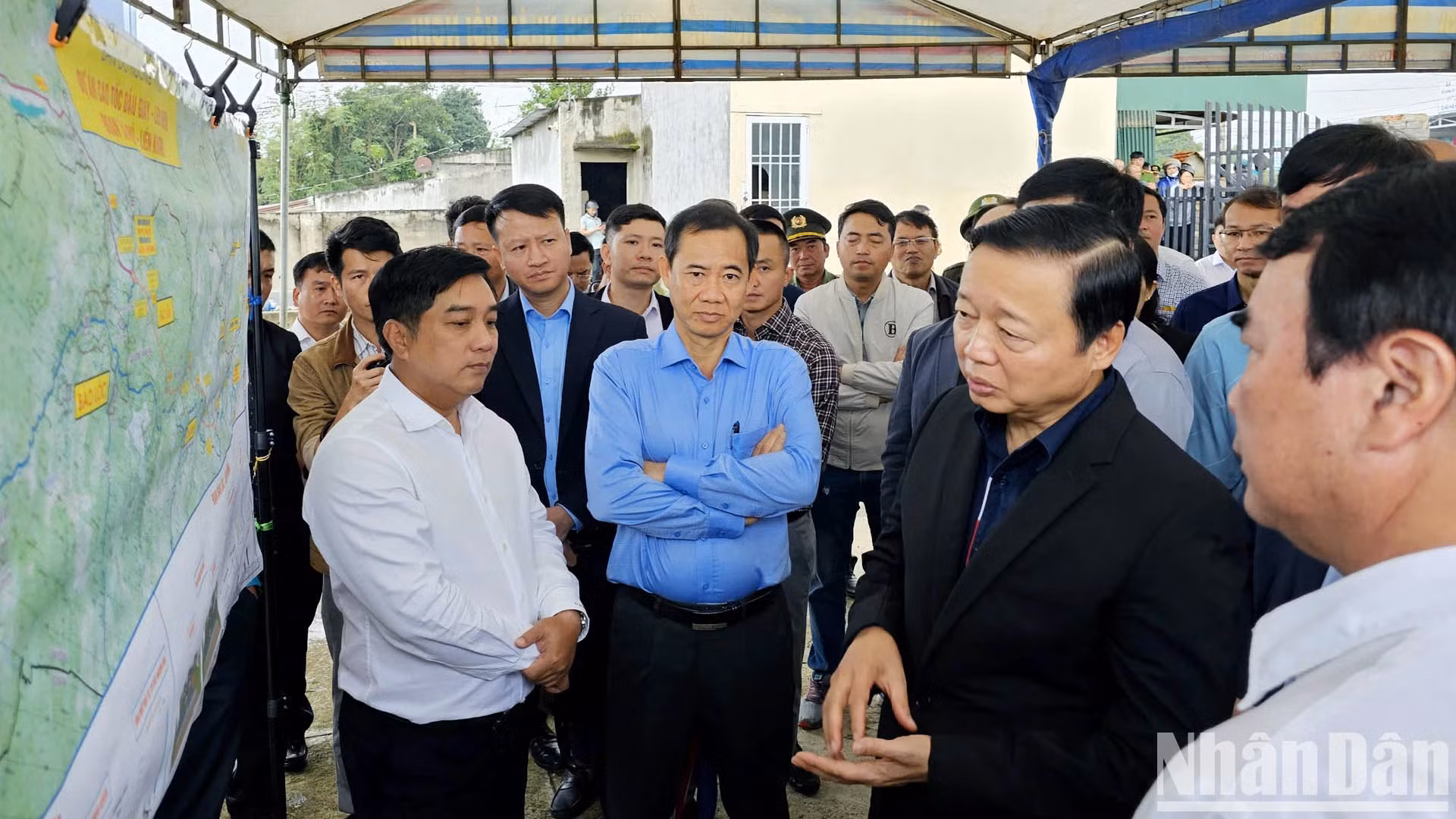 政府副总理陈红河对新富-保禄和保禄-连姜高速公路建设项目实施作出指导。