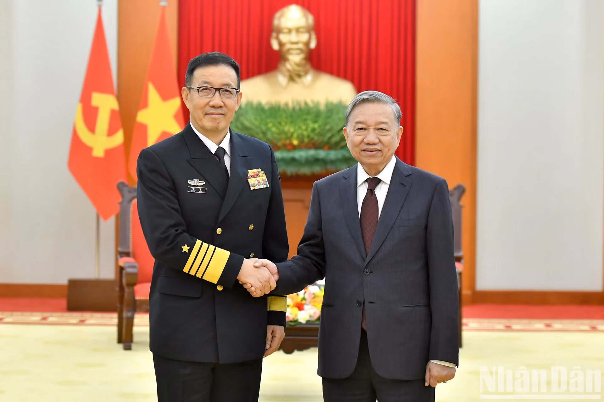越共中央总书记苏林会见中国国防部长董军。