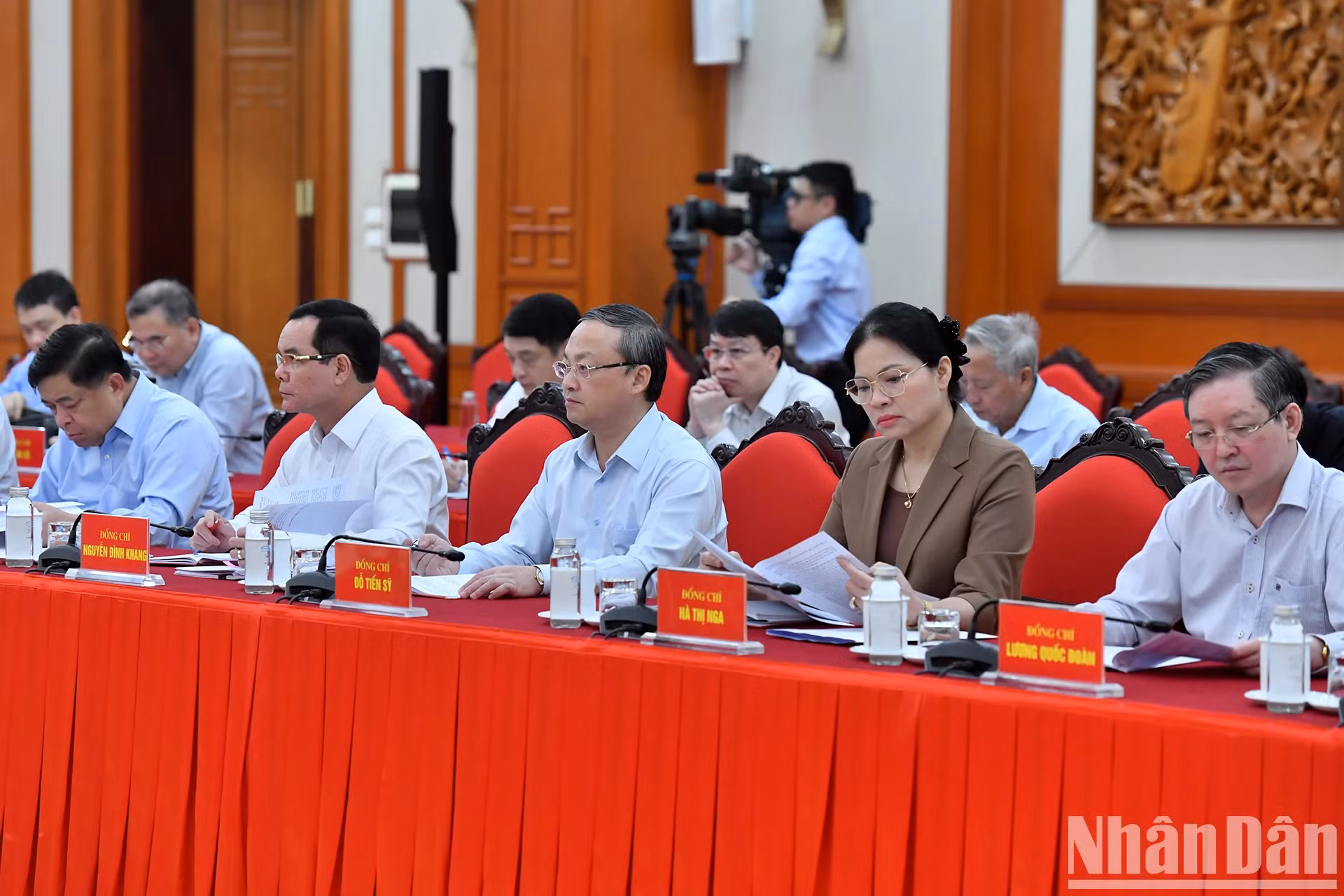 与会代表。