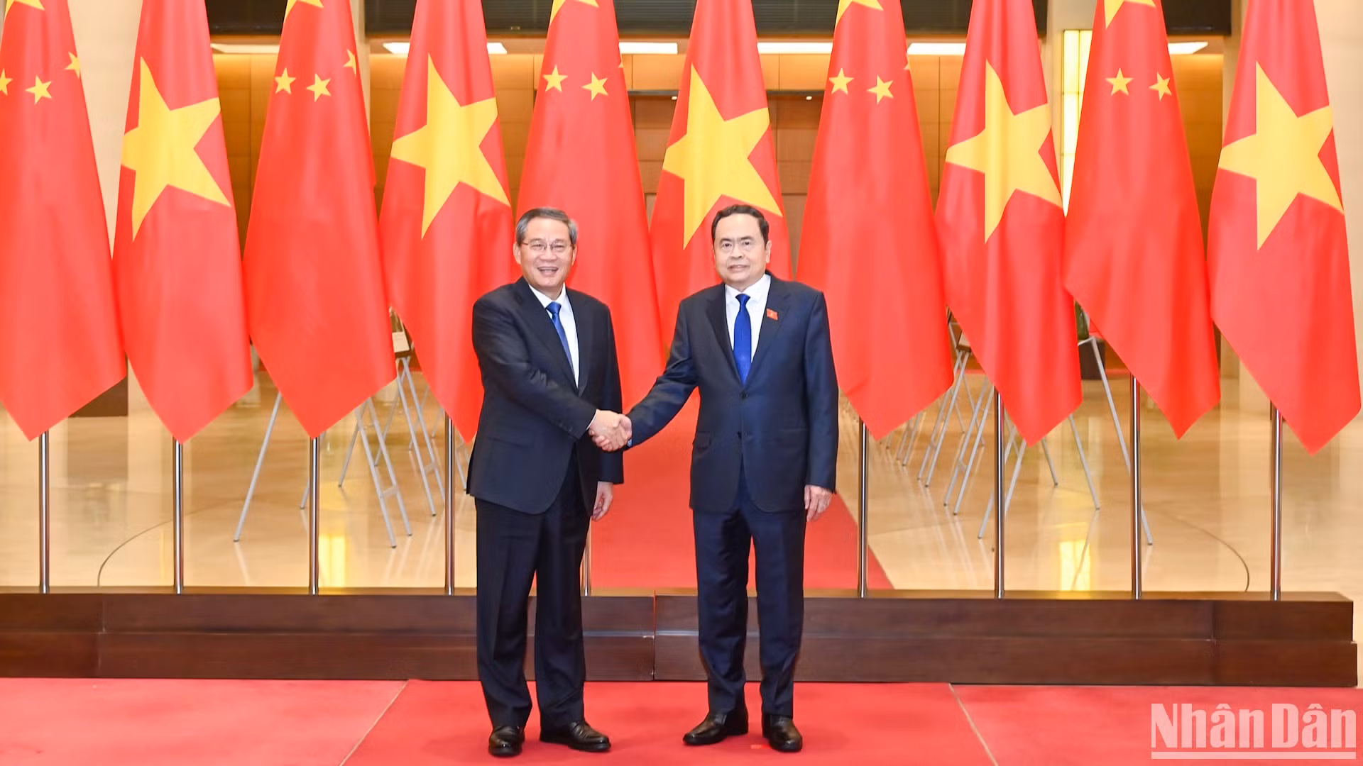 越南国会主席陈青敏会见中国国务院总理李强。
