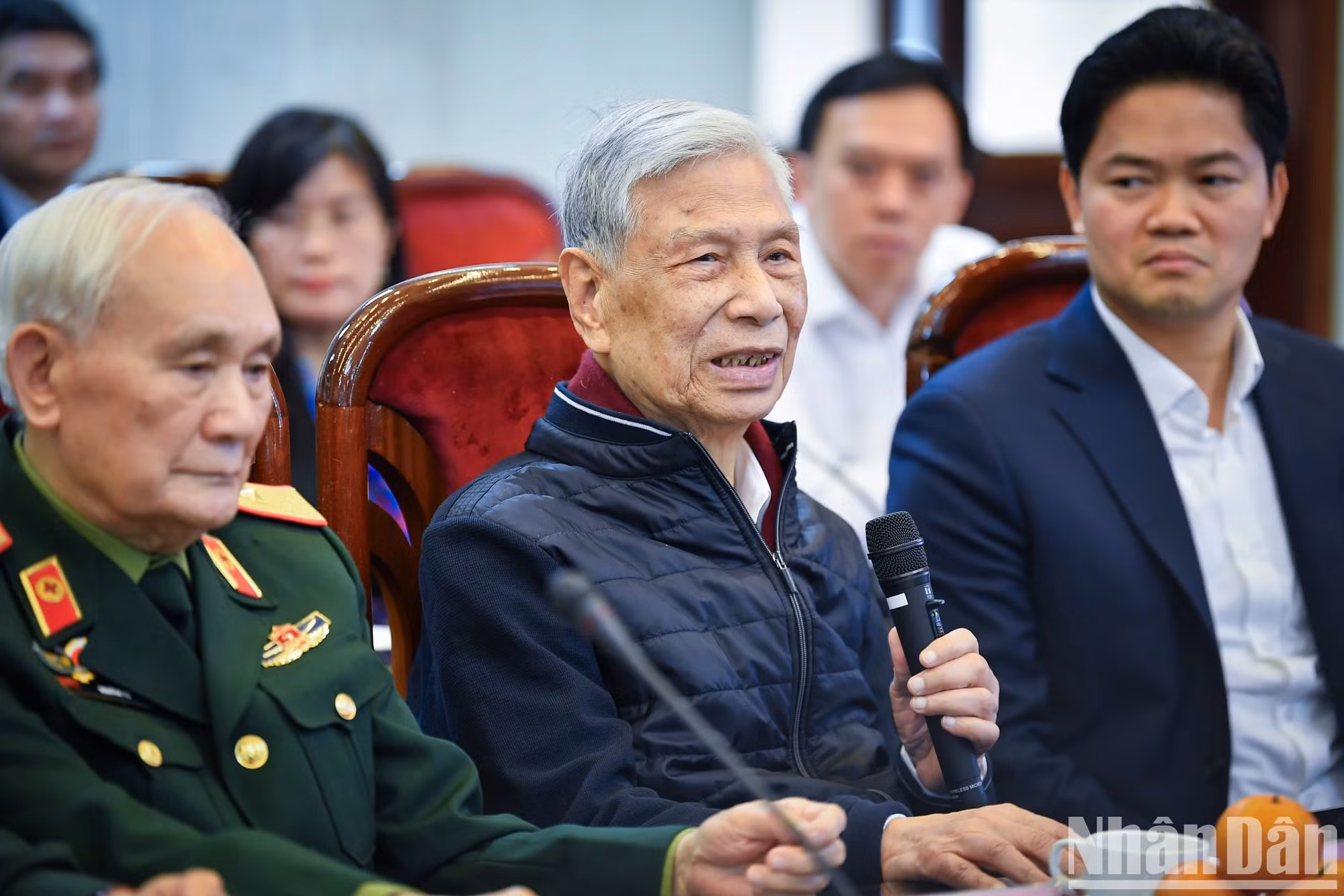 前国会副主席、奠边府老战士邓俊瑞中将分享了他在奠边府战场战斗的回忆。