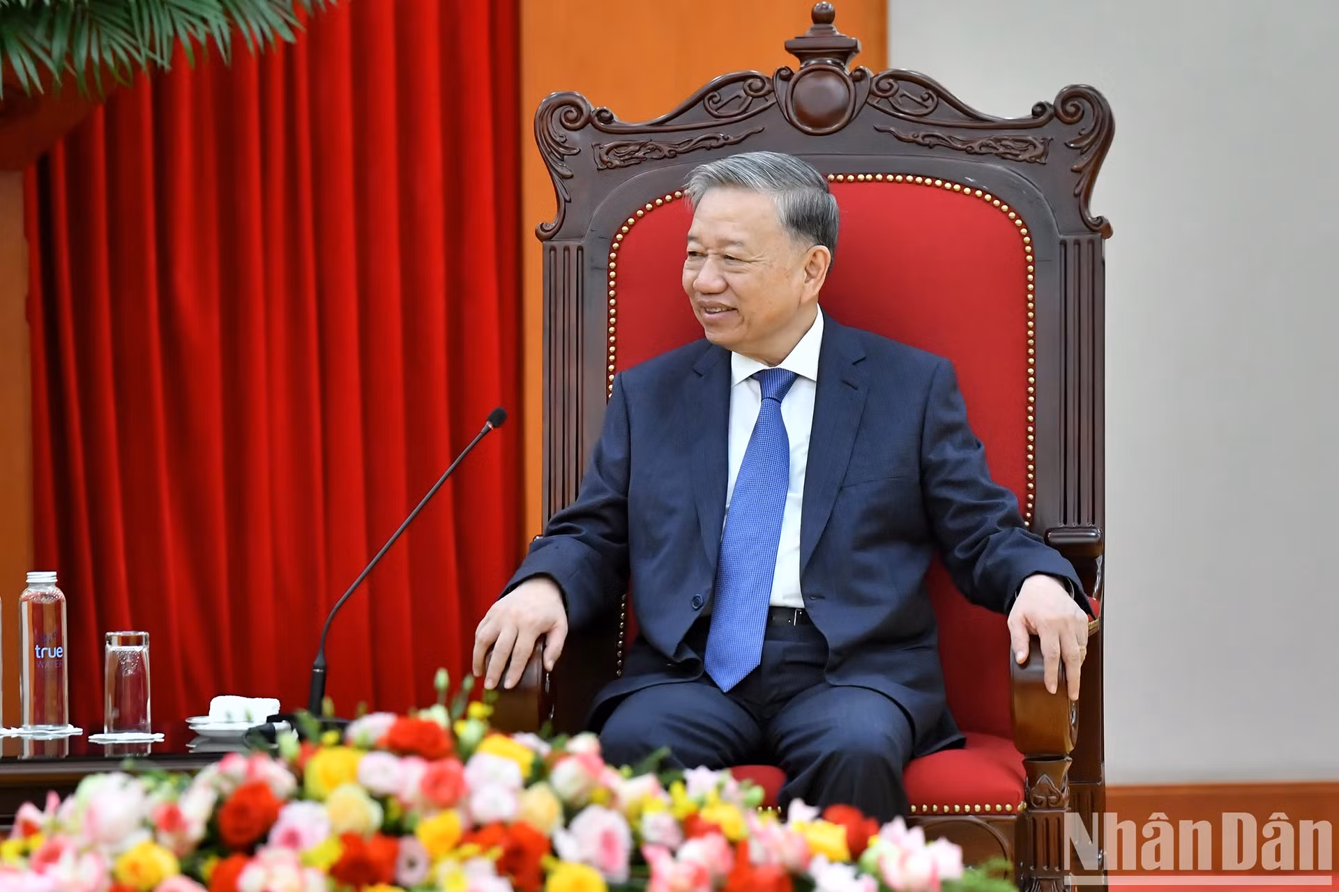 苏林总书记发表讲话。
