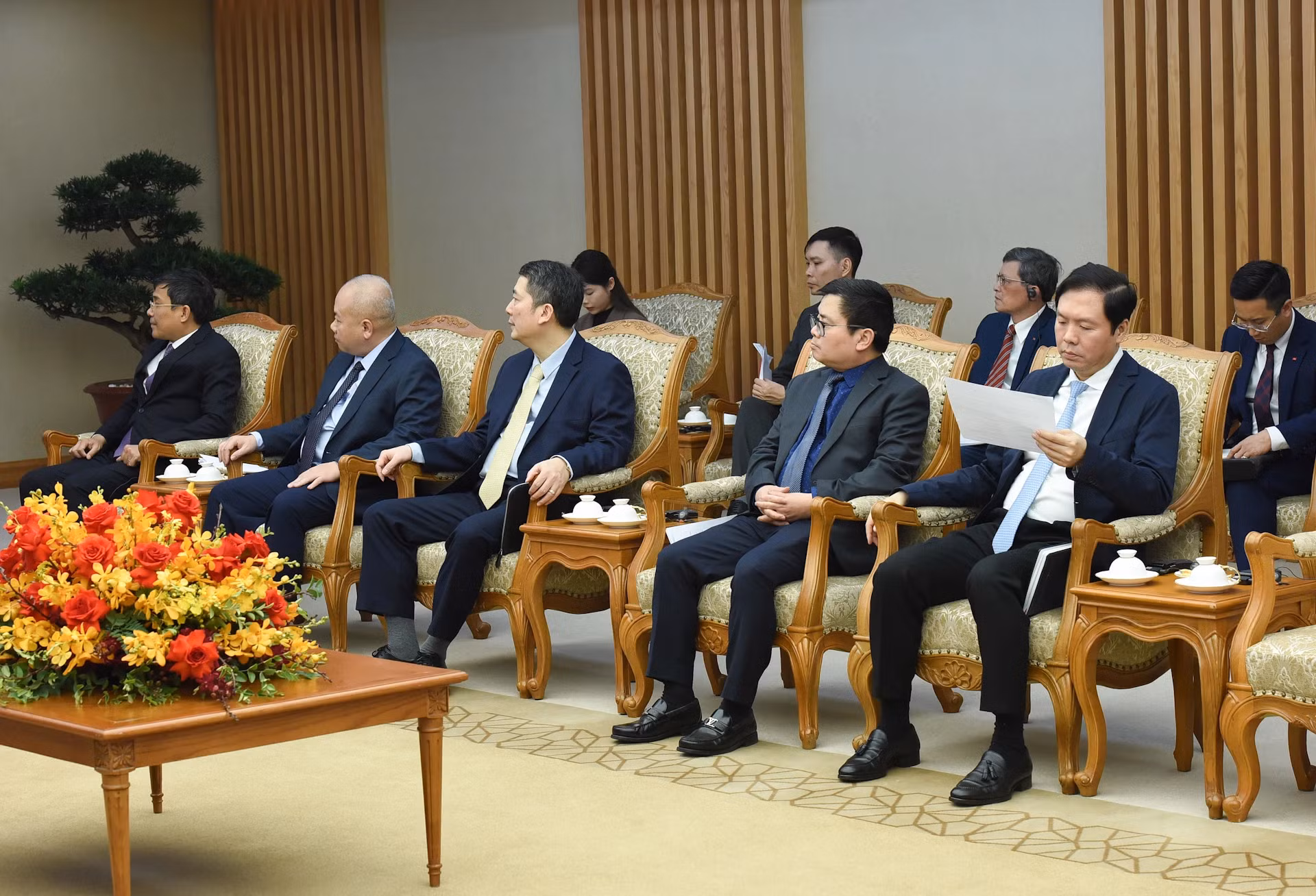 越南各部门、部委、行业领导一同出席。
