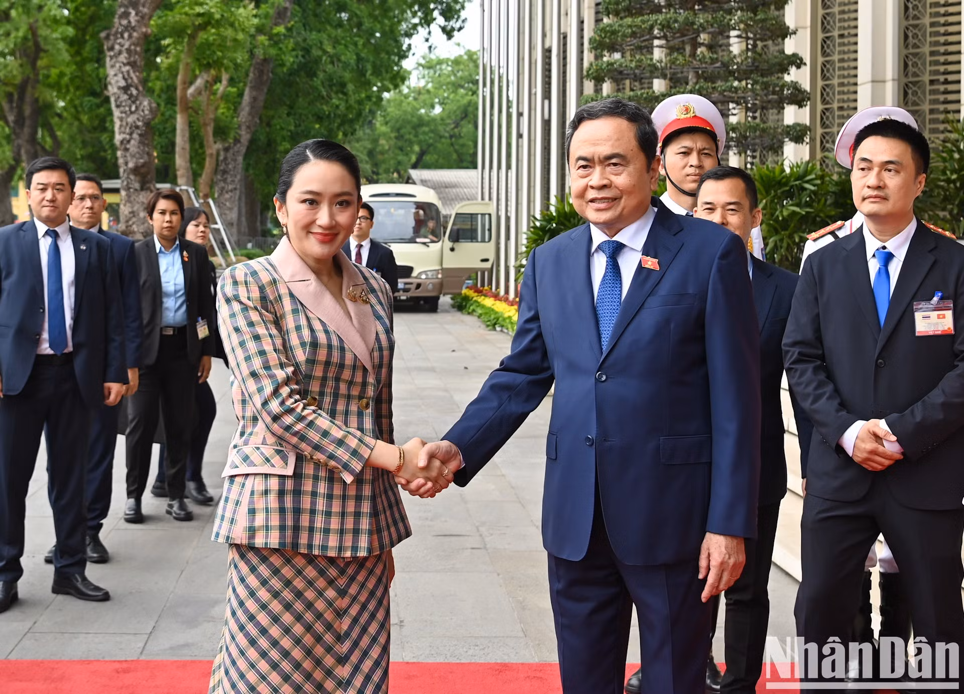 国会主席陈青敏欢迎泰国总理佩通坦·钦那瓦。